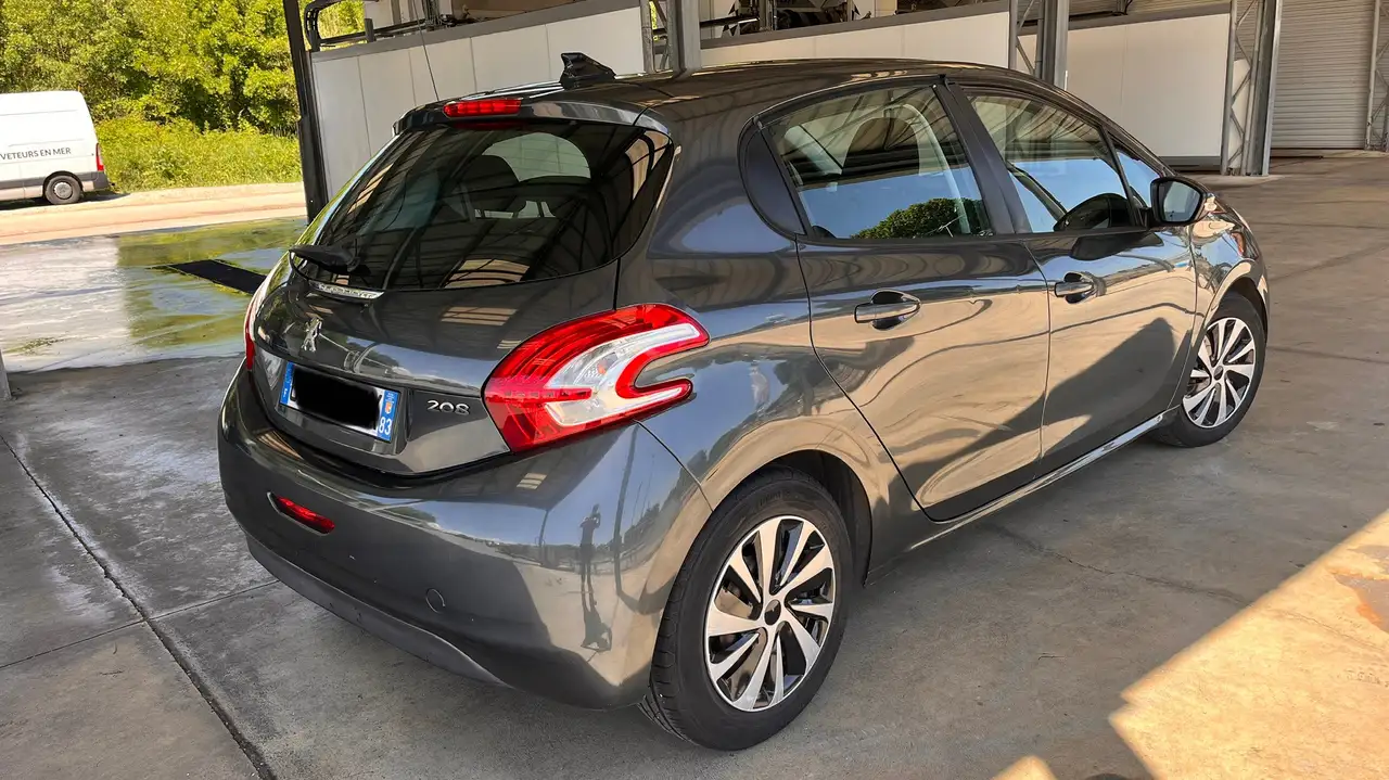 Peugeot 208 1.6 e-HDi 115ch FAP BVM6 Allure
