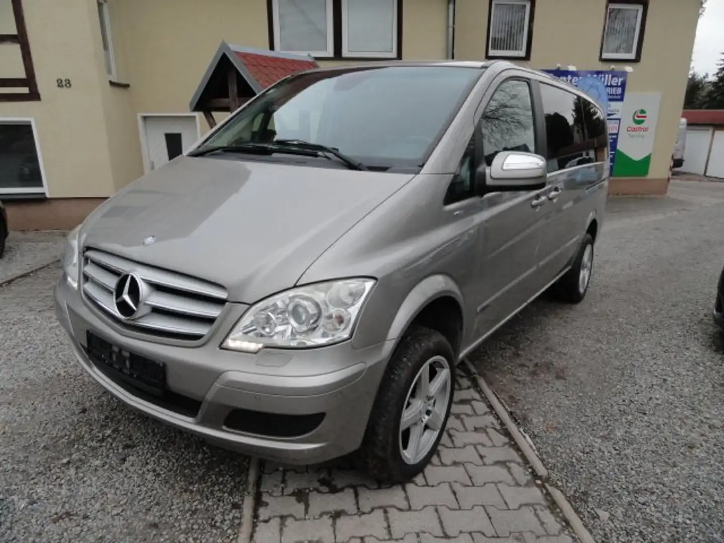 Mercedes-Benz Viano 2.2 CDI Ambiente lang Automatik+Allrad+Xenon Grau - 1