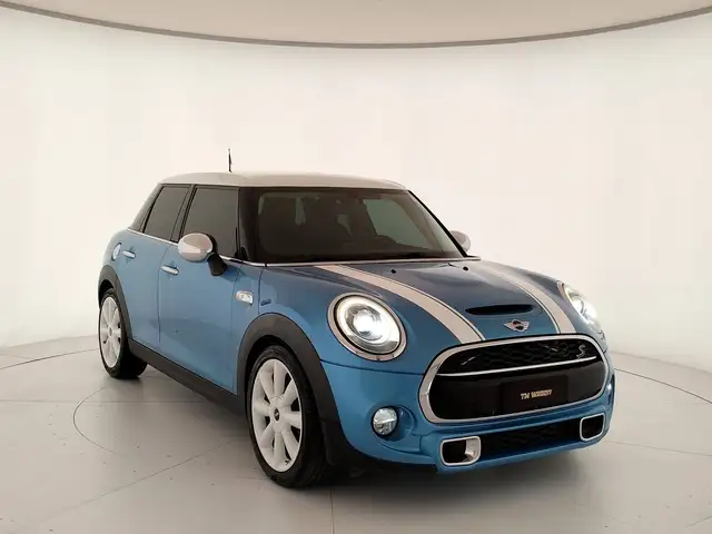 Mini Hatch view 4