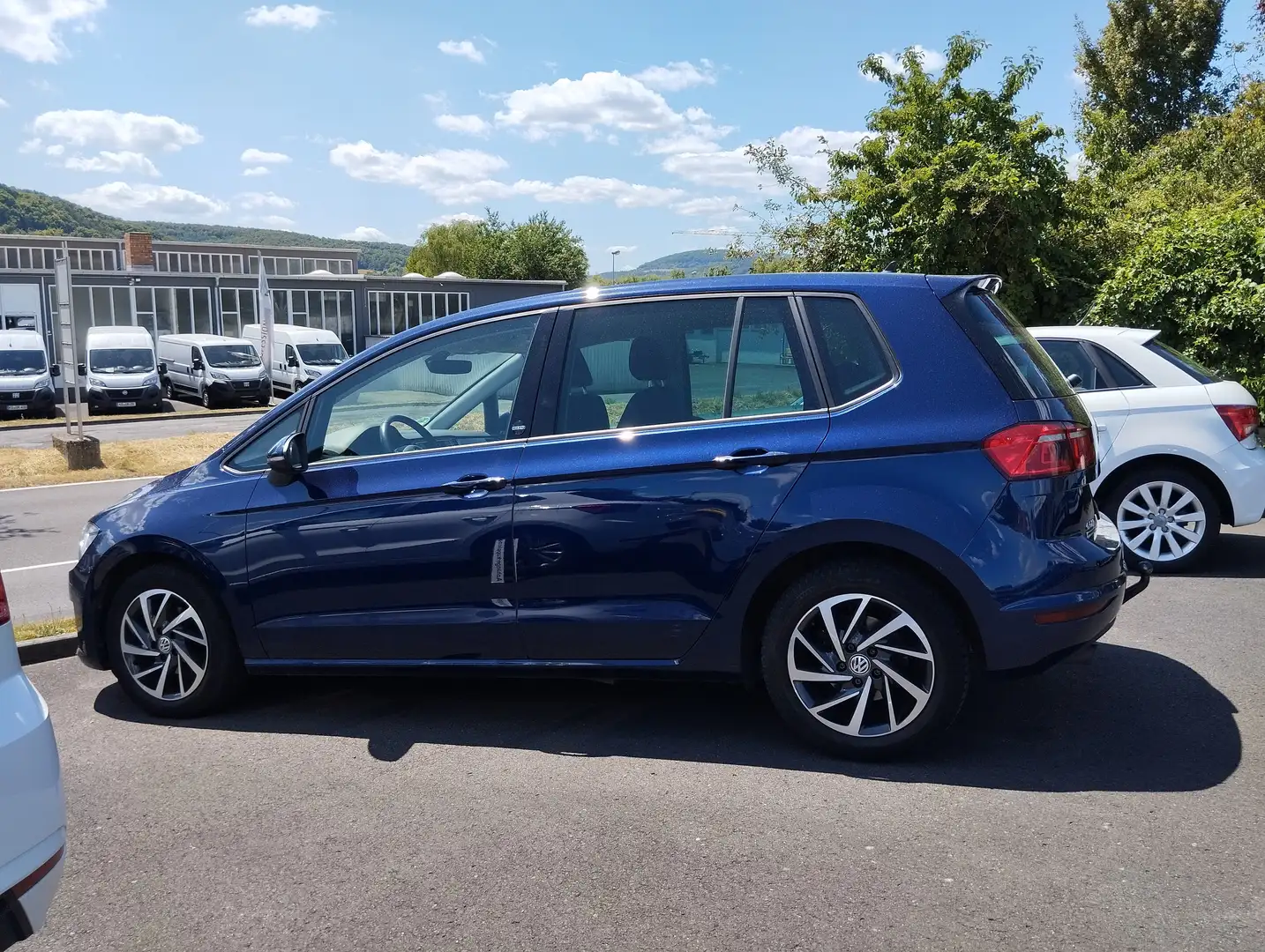 Volkswagen Golf Sportsvan Sound BMT, viele Extras, HU+AU NEU, AHK, 2. Hand Bleu - 2