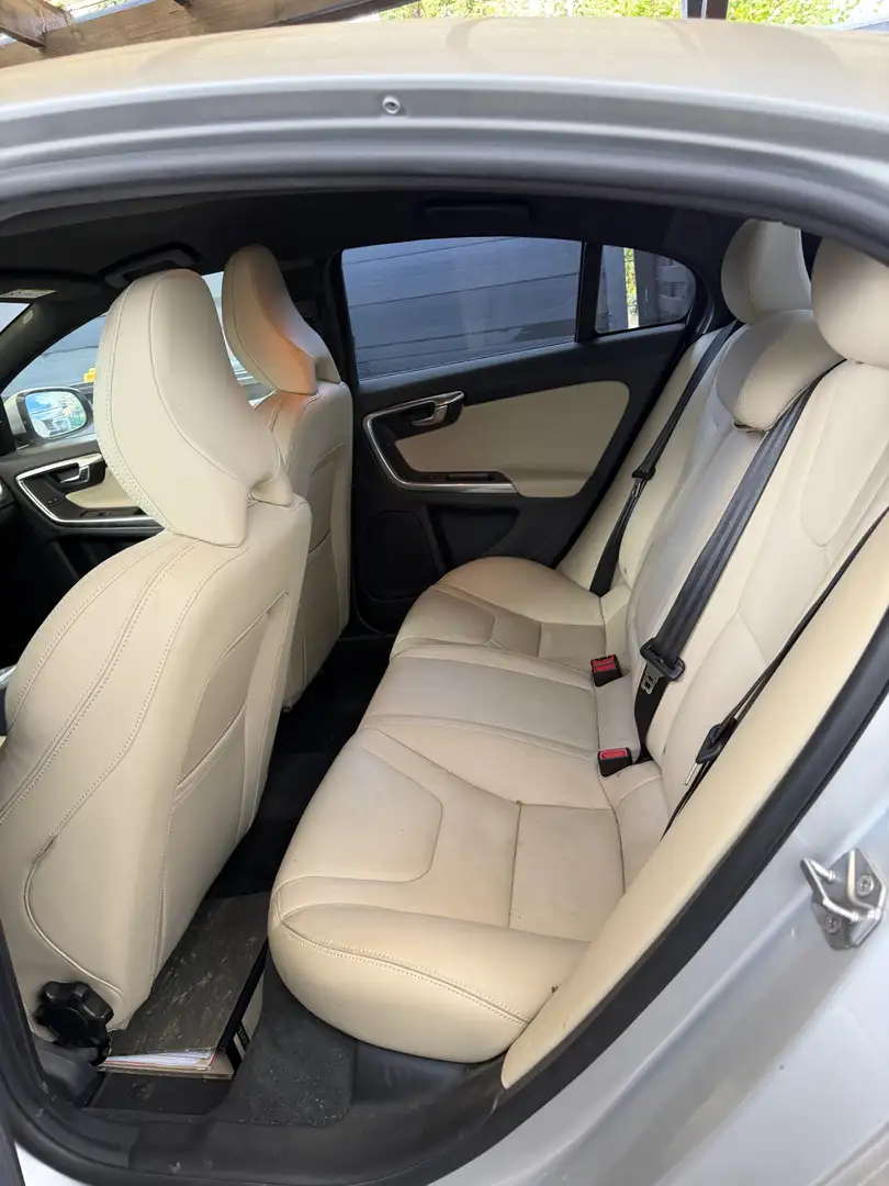 Volvo S60 S60 T3 Linje Svart Zilver - 2