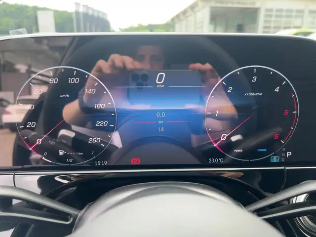 Mercedes-Benz E 220 d 4MATIC MBUX Superscreen AMG Night FAP Ansicht 10