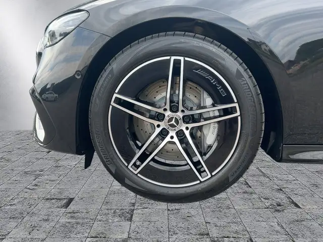 Mercedes-Benz E 220 d 4MATIC MBUX Superscreen AMG Night FAP Ansicht 18