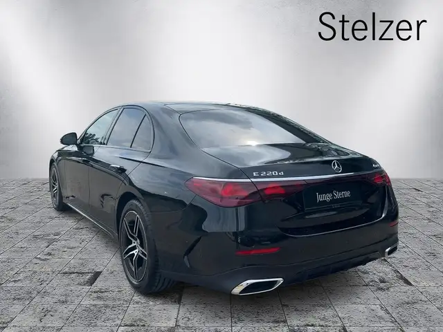 Mercedes-Benz E 220 d 4MATIC MBUX Superscreen AMG Night FAP Ansicht 4