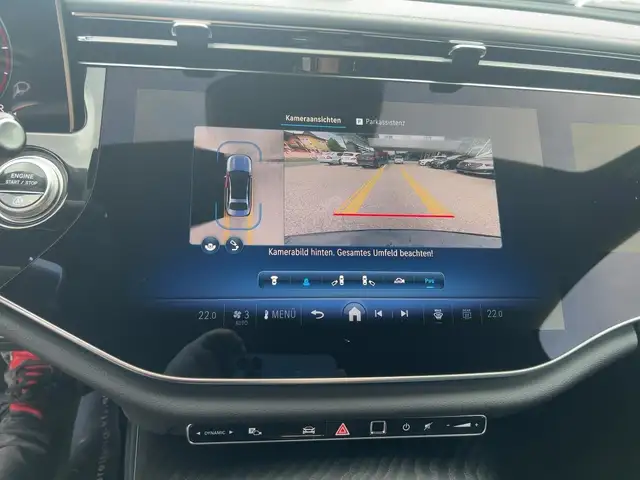 Mercedes-Benz E 220 d 4MATIC MBUX Superscreen AMG Night FAP Ansicht 11