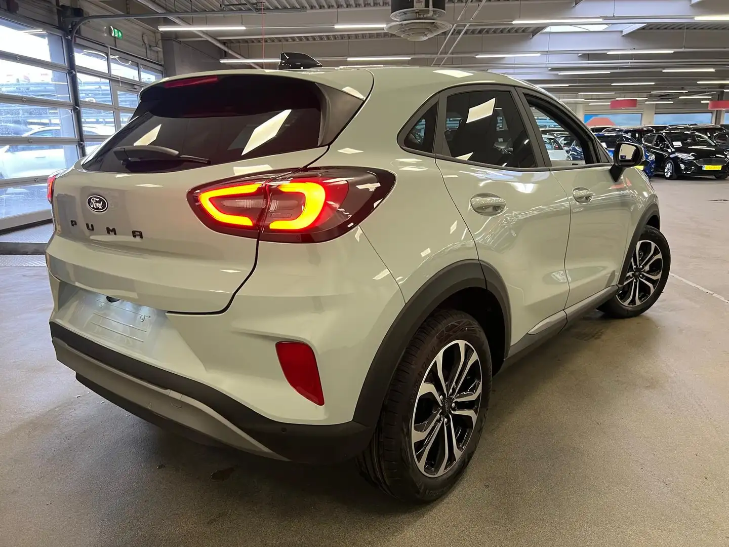 Ford Puma 1.0 EcoBoost Hybrid Titanium | Te bestellen | €4.0 Grijs - 2