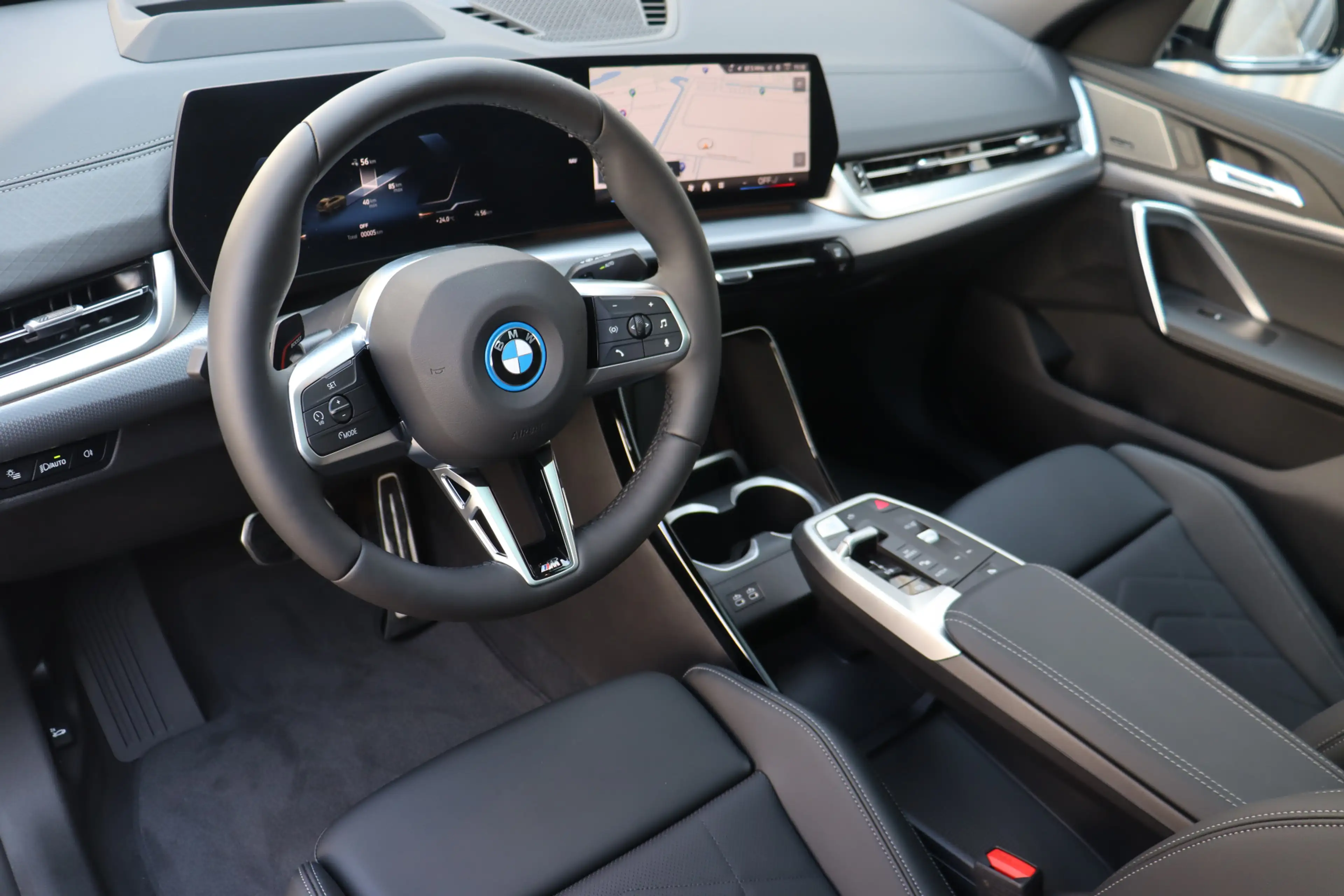 BMW iX2 eDrive20 M Sport / Panoramadak / Trekhaak / Sports — photo 9