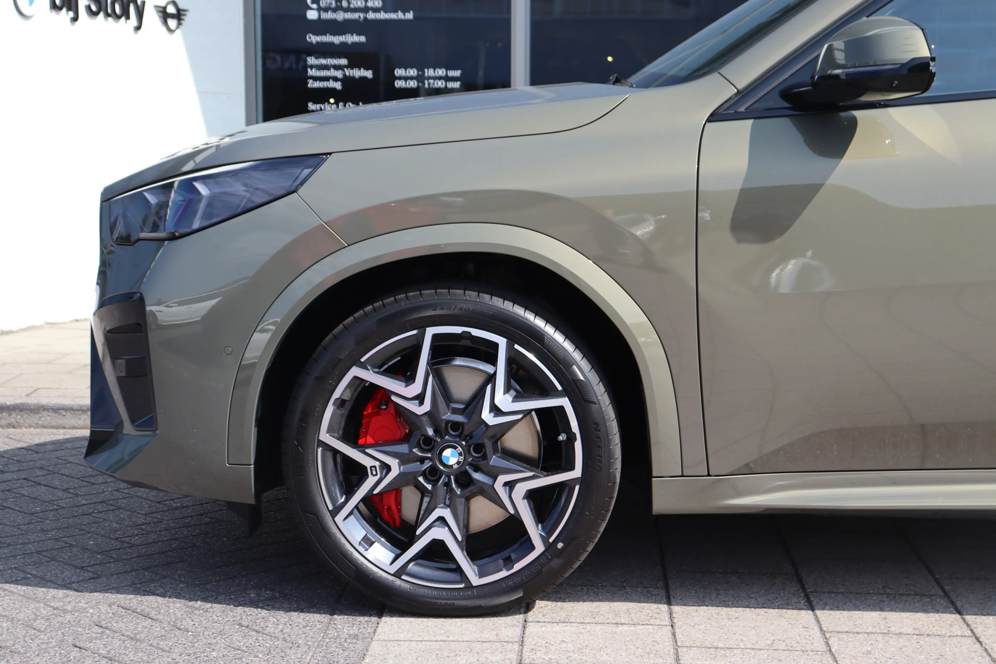 BMW iX2 eDrive20 M Sport / Panoramadak / Trekhaak / Sports — photo 4