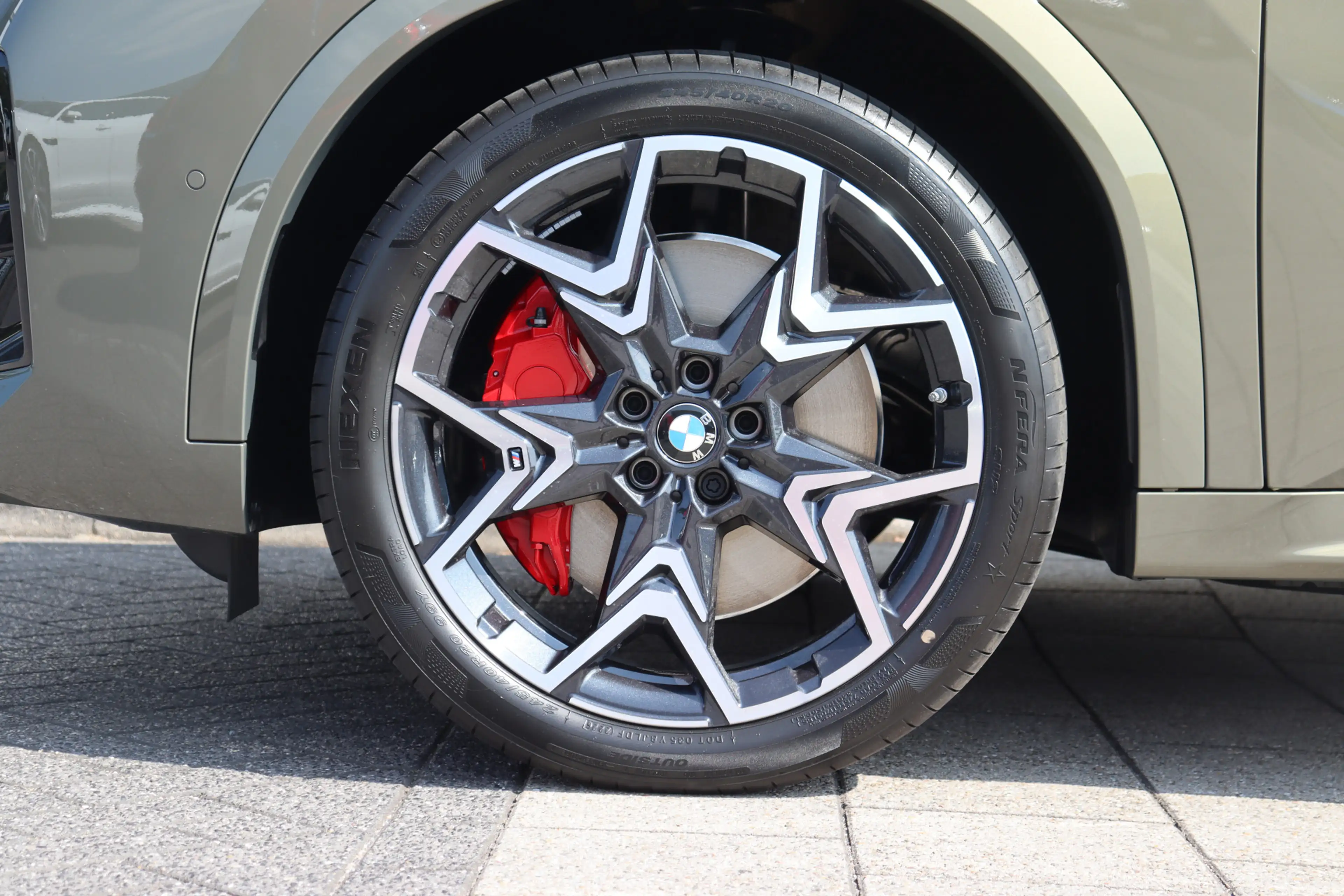 BMW iX2 eDrive20 M Sport / Panoramadak / Trekhaak / Sports — photo 5