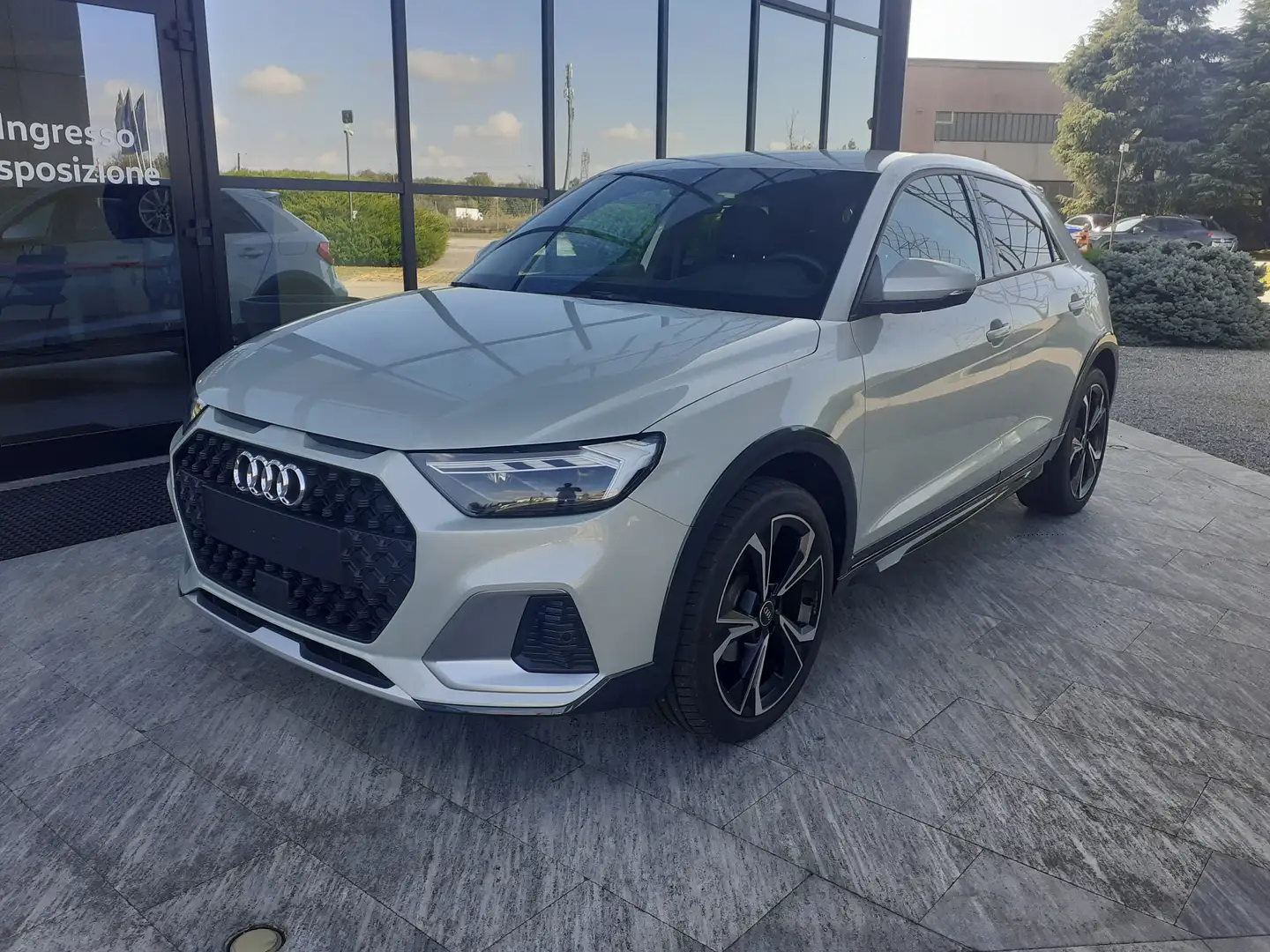 Audi A1 A1 allstreet 35 tfsi Id. Contrast 150cv s tronic Argent - 1