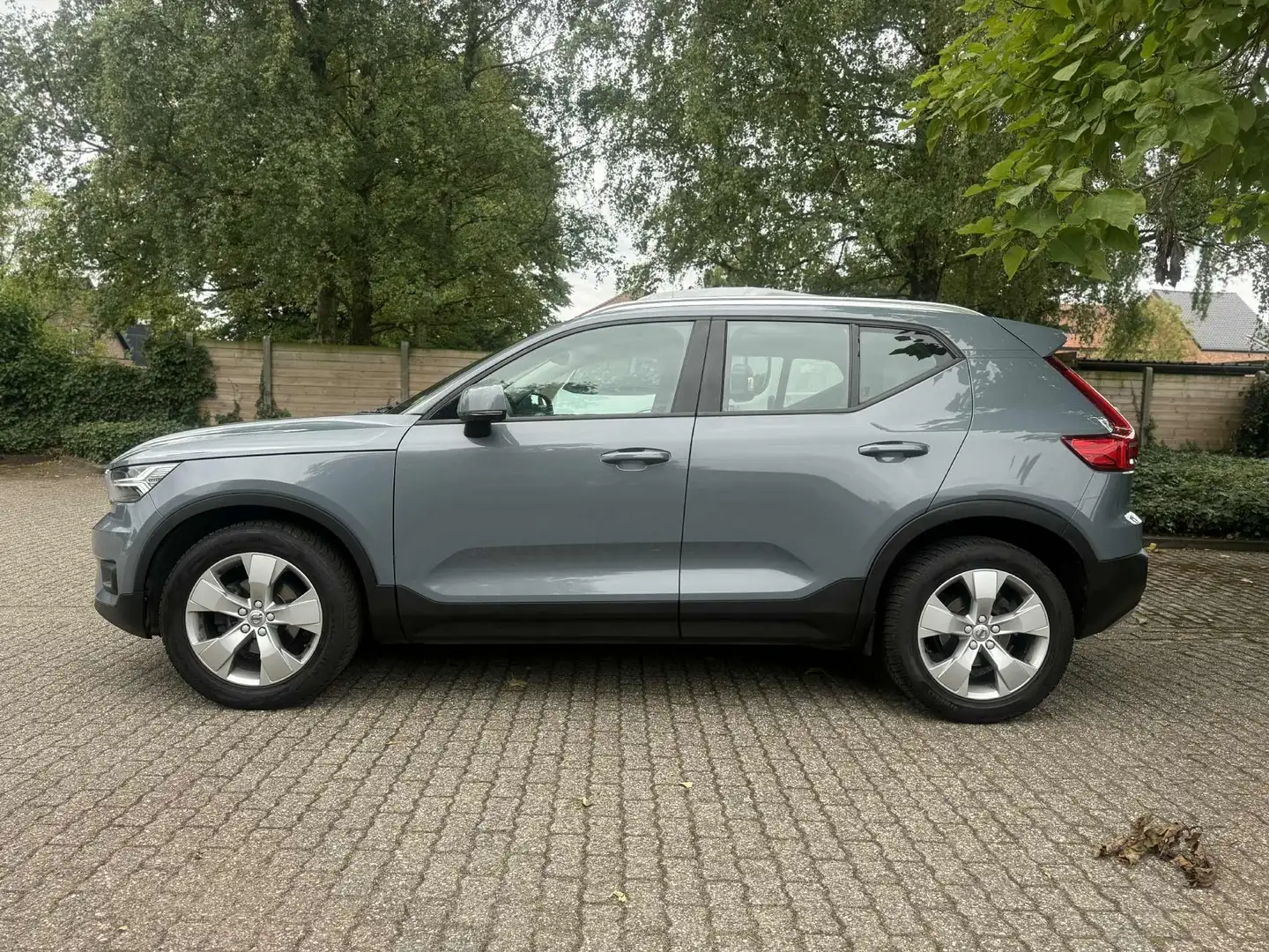 Volvo XC40 XC40 T2 Geartronic Momentum Pro Grijs - 2