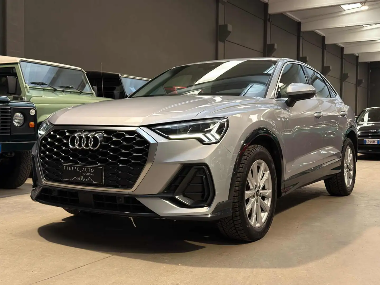 Audi Q3 SPB 35 TFSI S tronic Business Plus Argento - 1