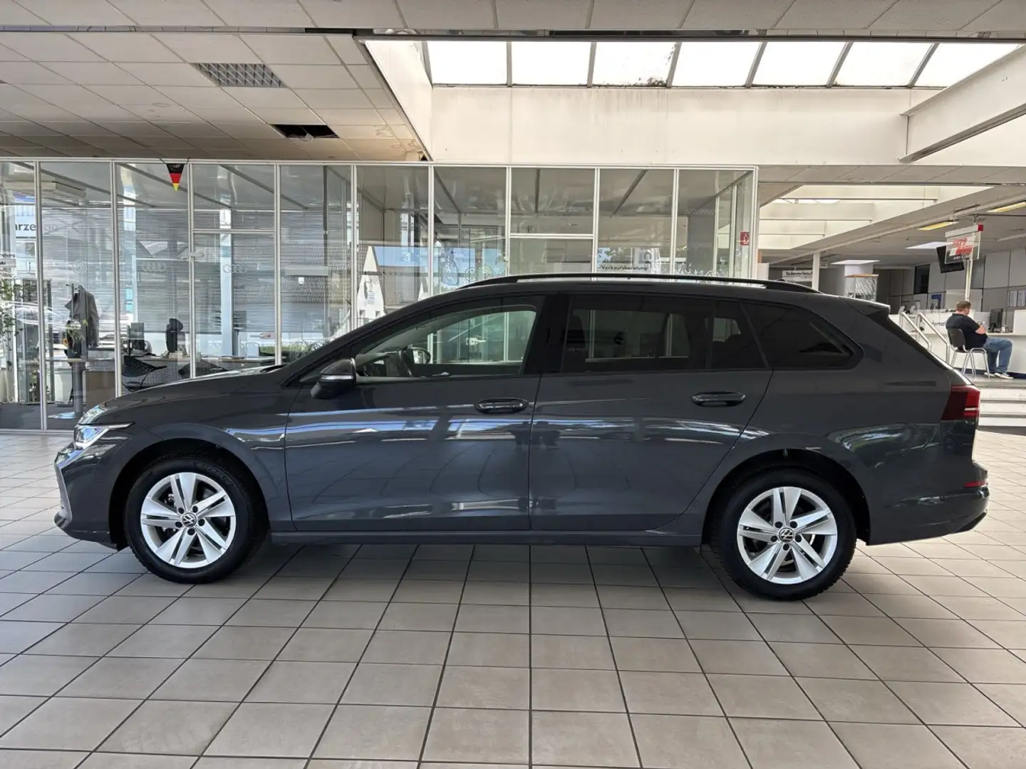 Volkswagen Golf VIII Var. 1.5 TSI Life/AHK/ACC/App-Connect Klima Grijs - 2
