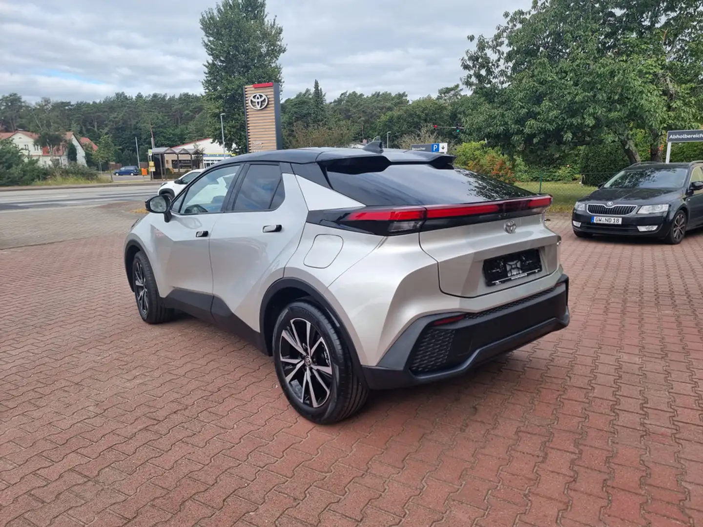 Toyota C-HR 2.0 Plug-In Hybrid FWD Teamplayer Silber - 2