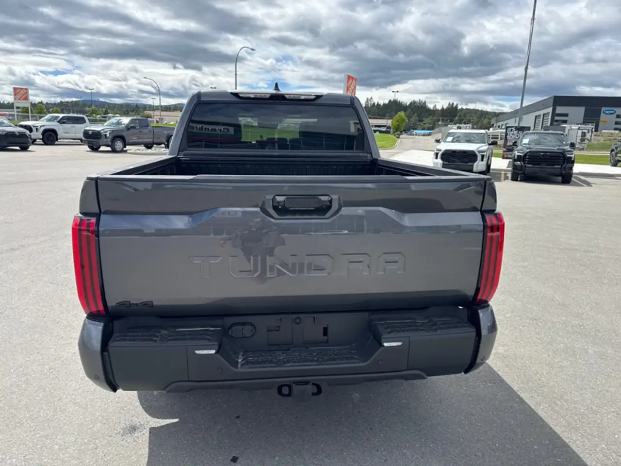 Toyota Tundra снимка Toyota Tundra