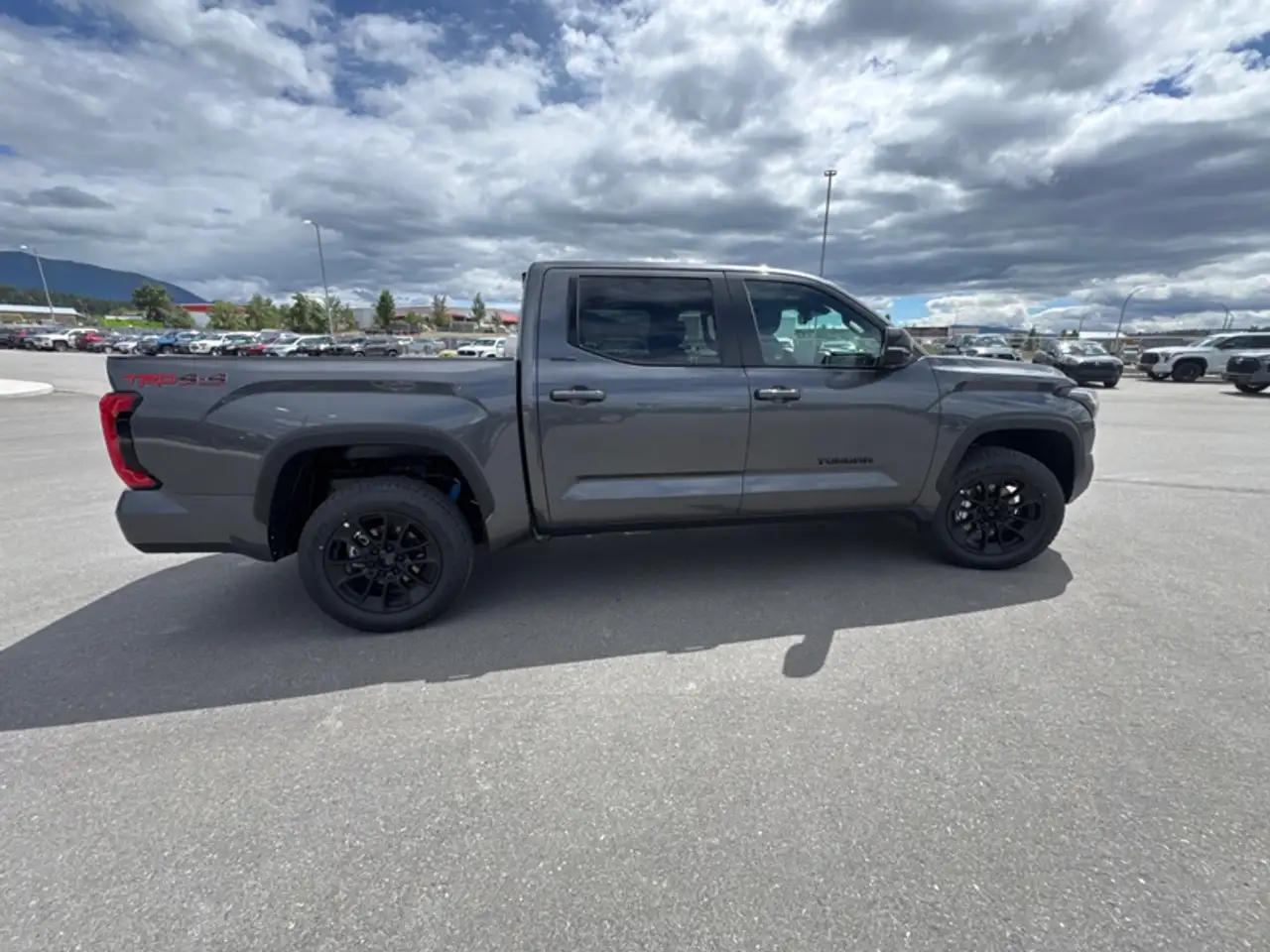 Toyota Tundra снимка Toyota Tundra