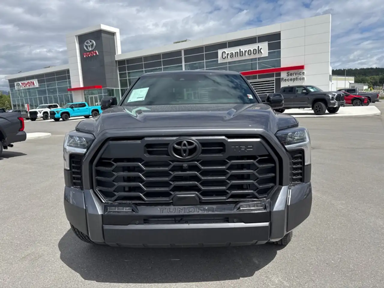 Toyota Tundra снимка Toyota Tundra