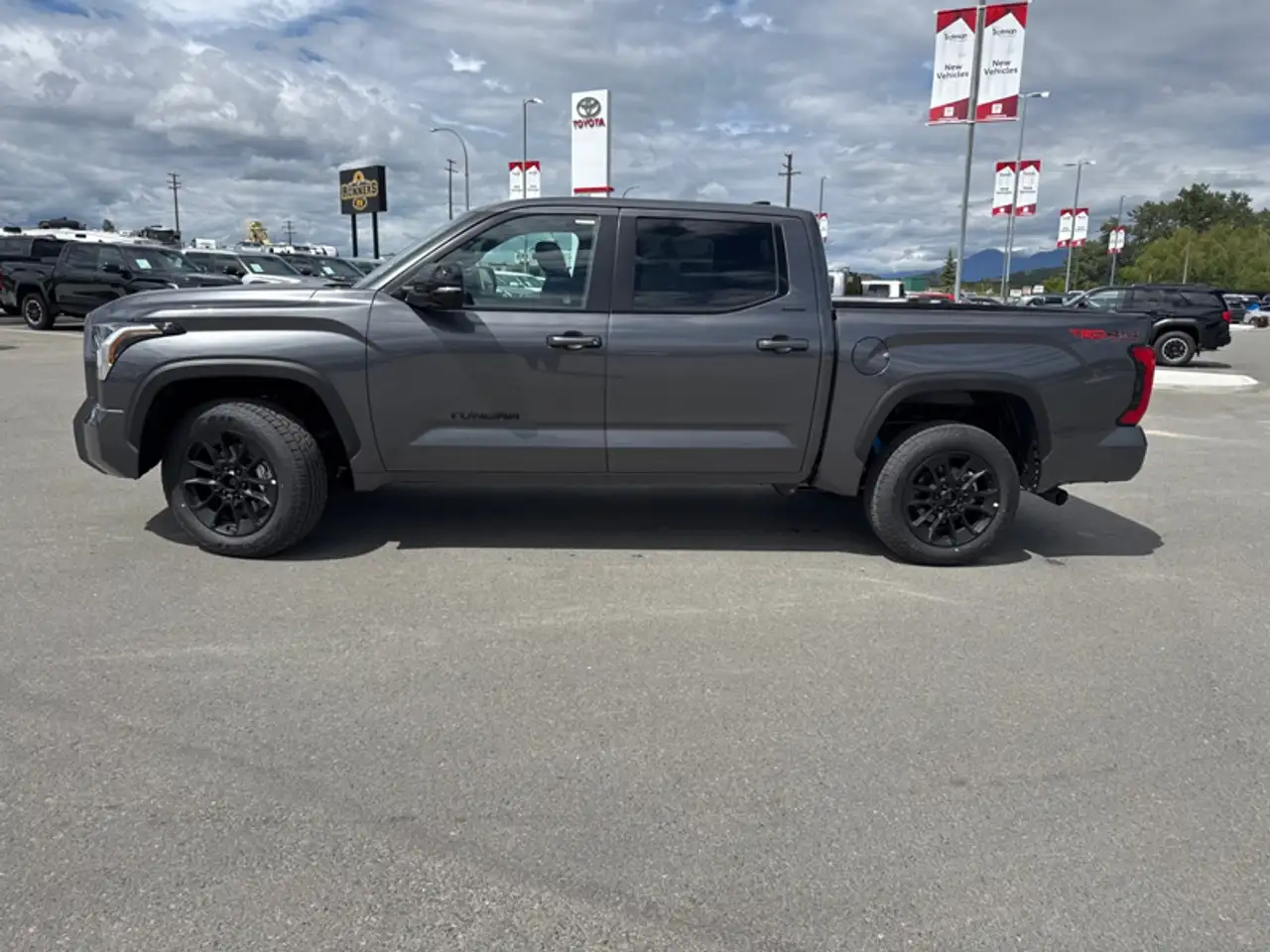 Toyota Tundra снимка Toyota Tundra
