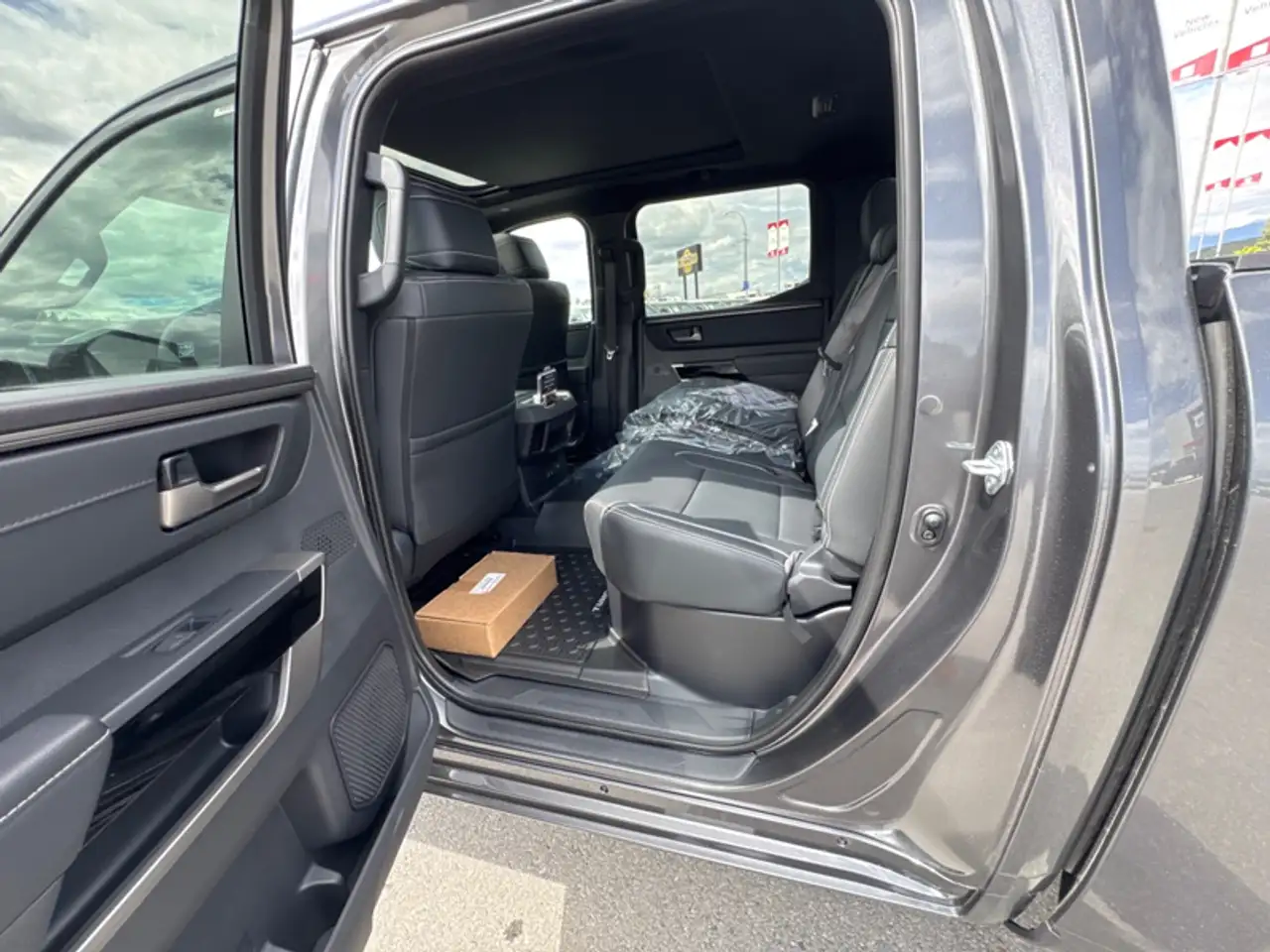 Toyota Tundra снимка Toyota Tundra