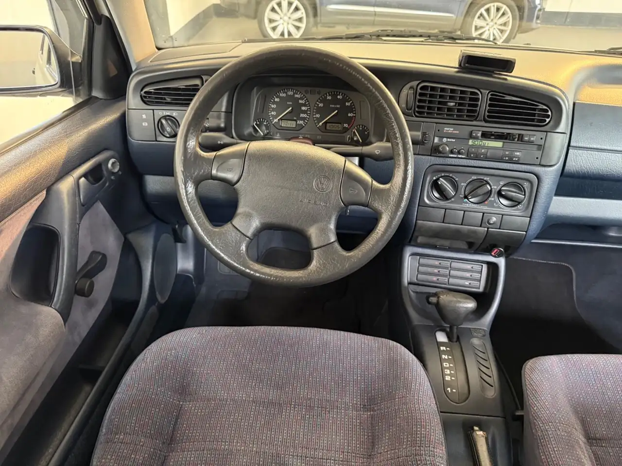 Volkswagen VENTO*1.8 GL*AUTOMATIK*H-KENNZ.*OPA´S LIEBLING*, foto 11