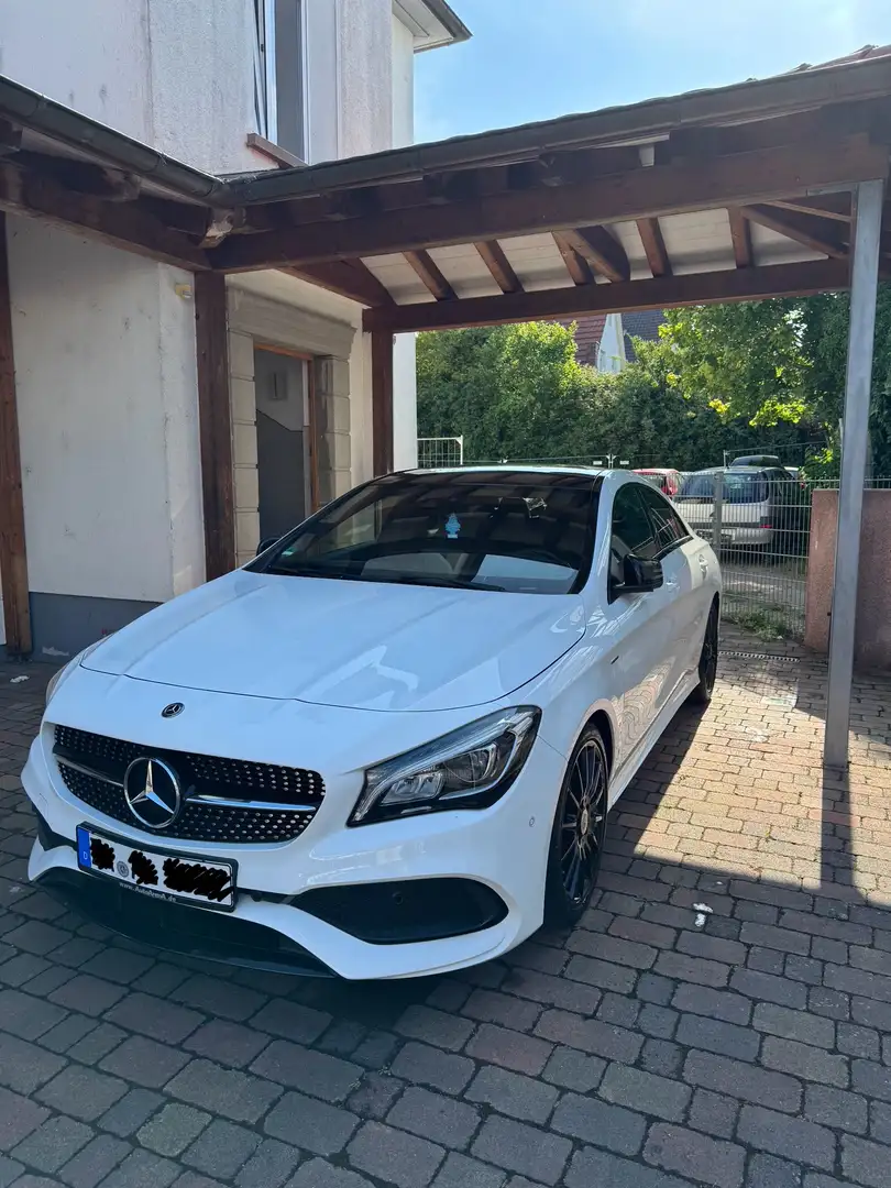 Mercedes-Benz CLA 200 d*Coupe/AMG/NightEdition/PANO Weiß - 2