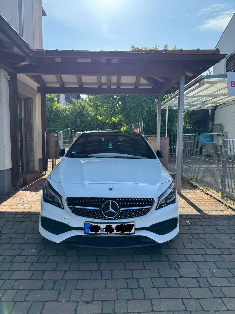 Mercedes-Benz CLA 200 d*Coupe/AMG/NightEdition/PANO Weiß - 1
