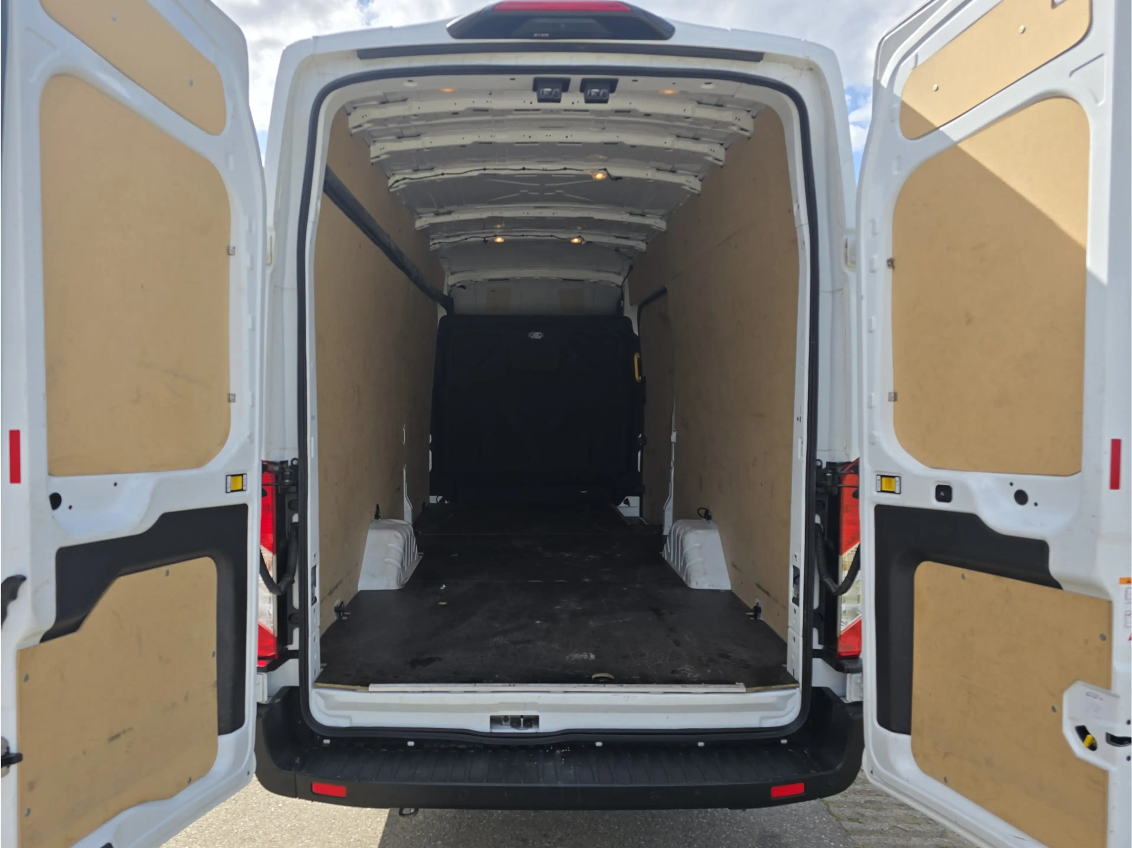 Ford Transit 350 2.0 TDCI L4 H3 Trend RWD - 170 Pk - Euro 6 - P — photo 6