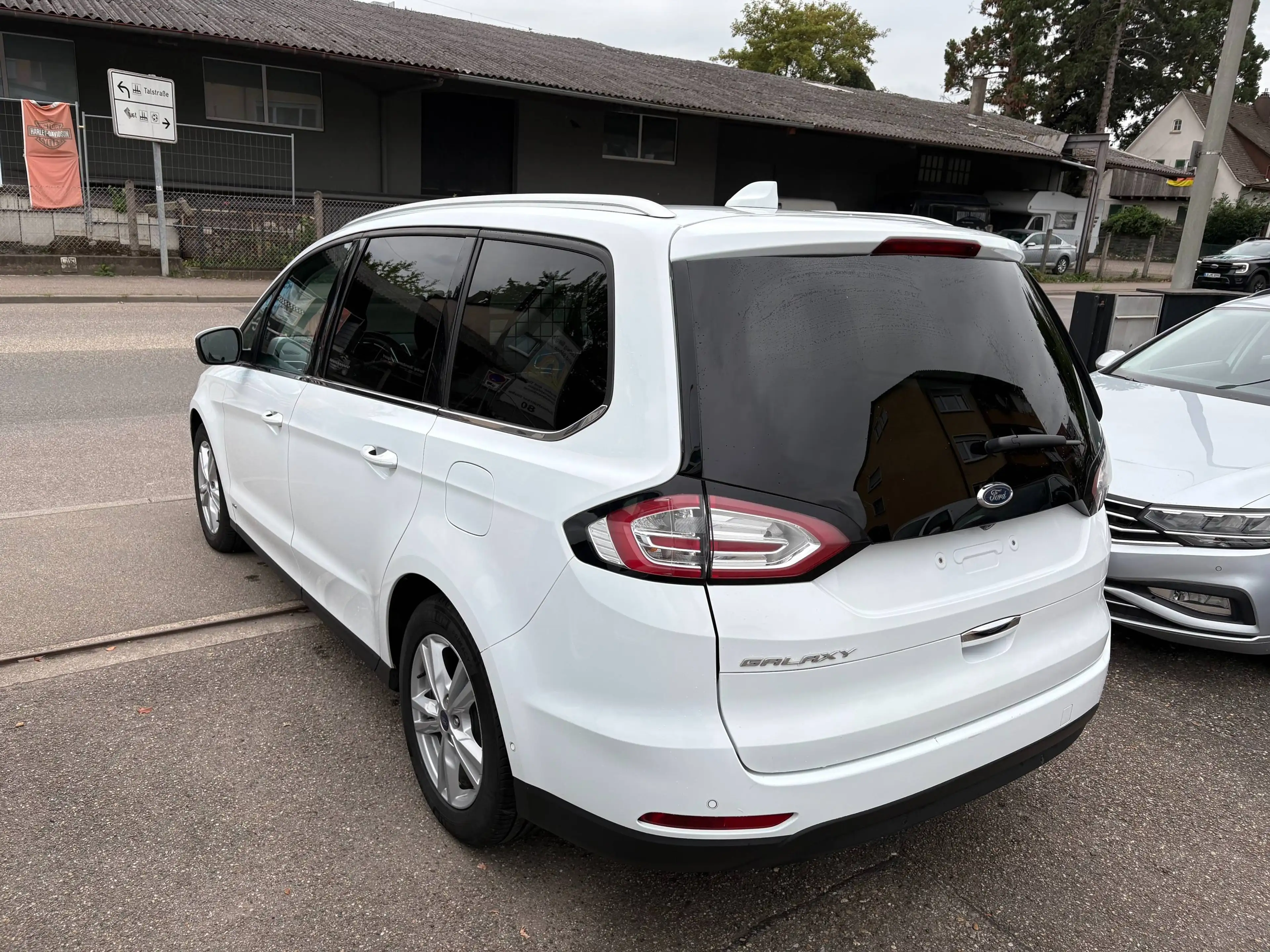 Ford Galaxy Titanium Allrad 7-Sitzer LED AHK 1.Hand — photo 4