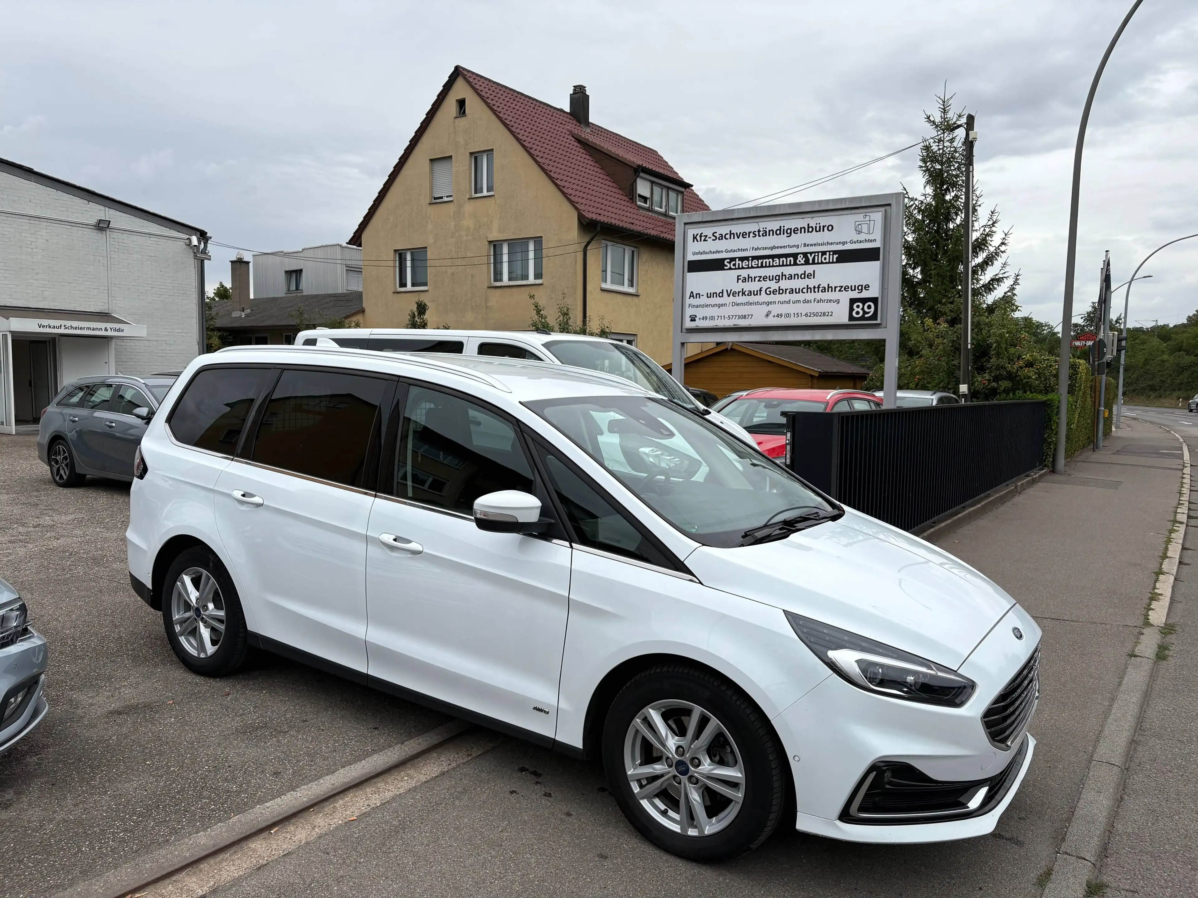 Ford Galaxy Titanium Allrad 7-Sitzer LED AHK 1.Hand