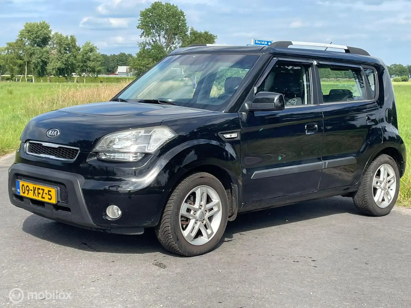 Kia Soul 1.6 X-tra Zwart - 1