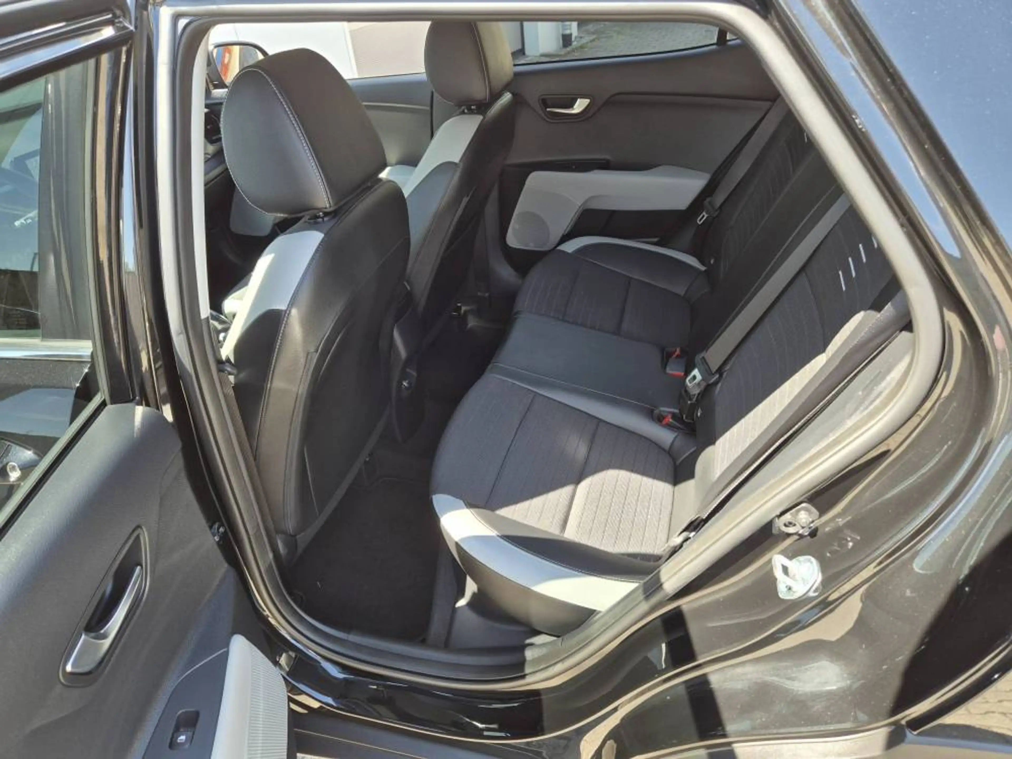 Kia Stonic 1.0 T-GDI MHEV DCT7 Spirit Technologie — photo 10