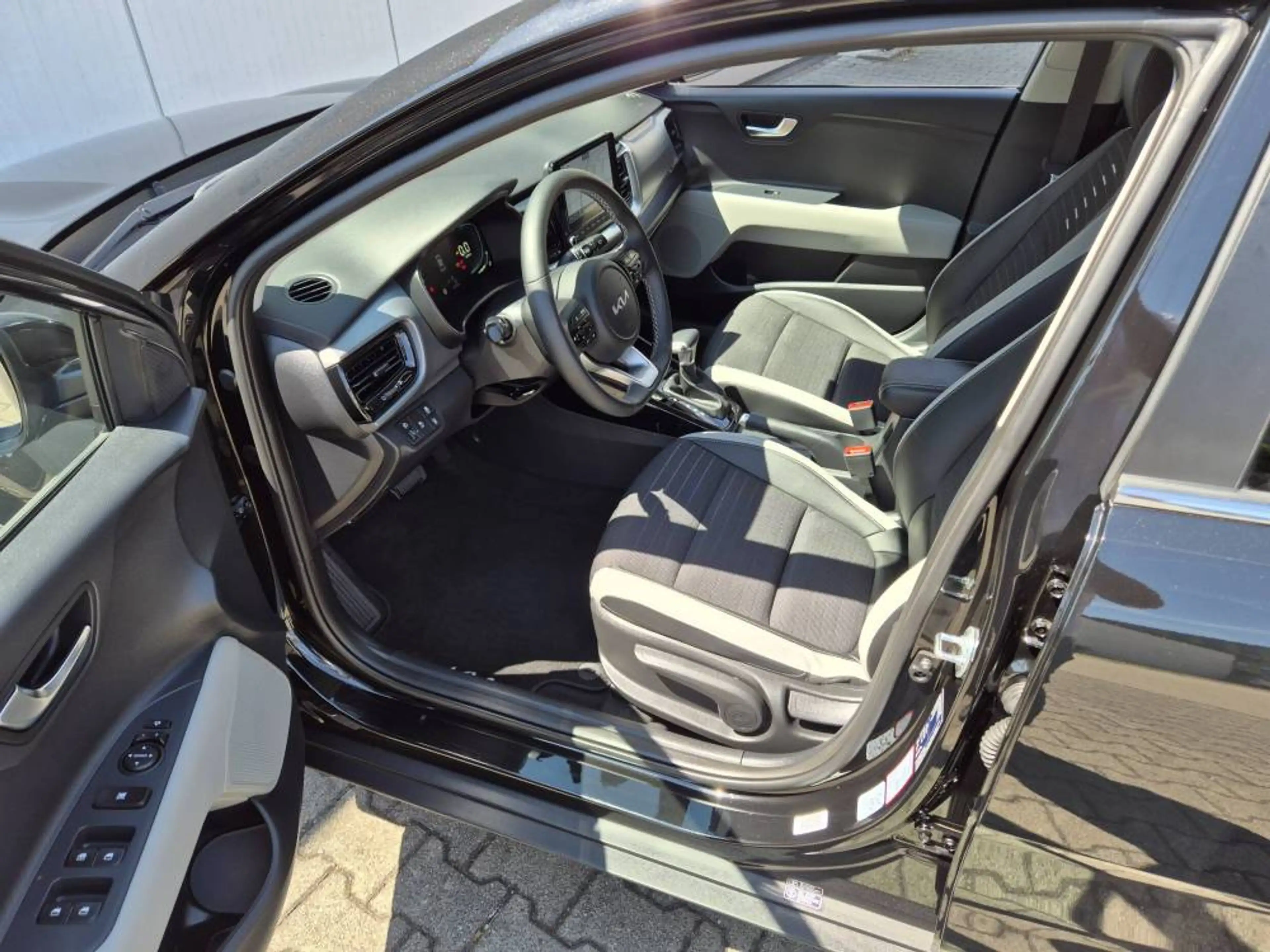 Kia Stonic 1.0 T-GDI MHEV DCT7 Spirit Technologie — photo 7