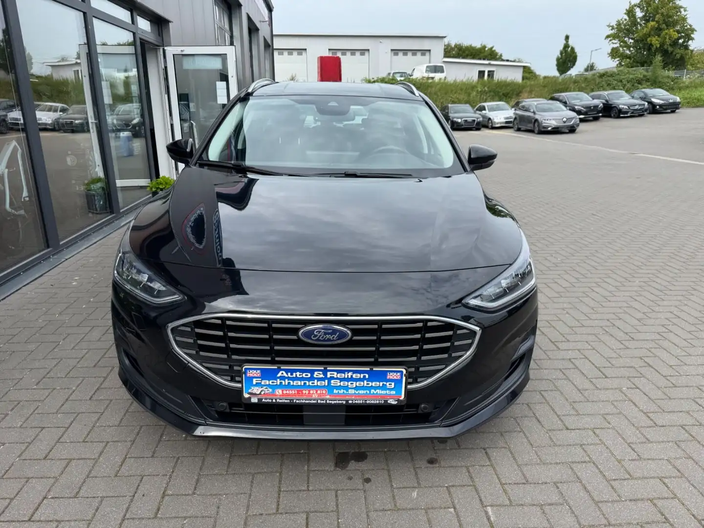 Ford Focus Turnier 1.5TDCI Titanium X AUTOMATIK*LED* Schwarz - 2