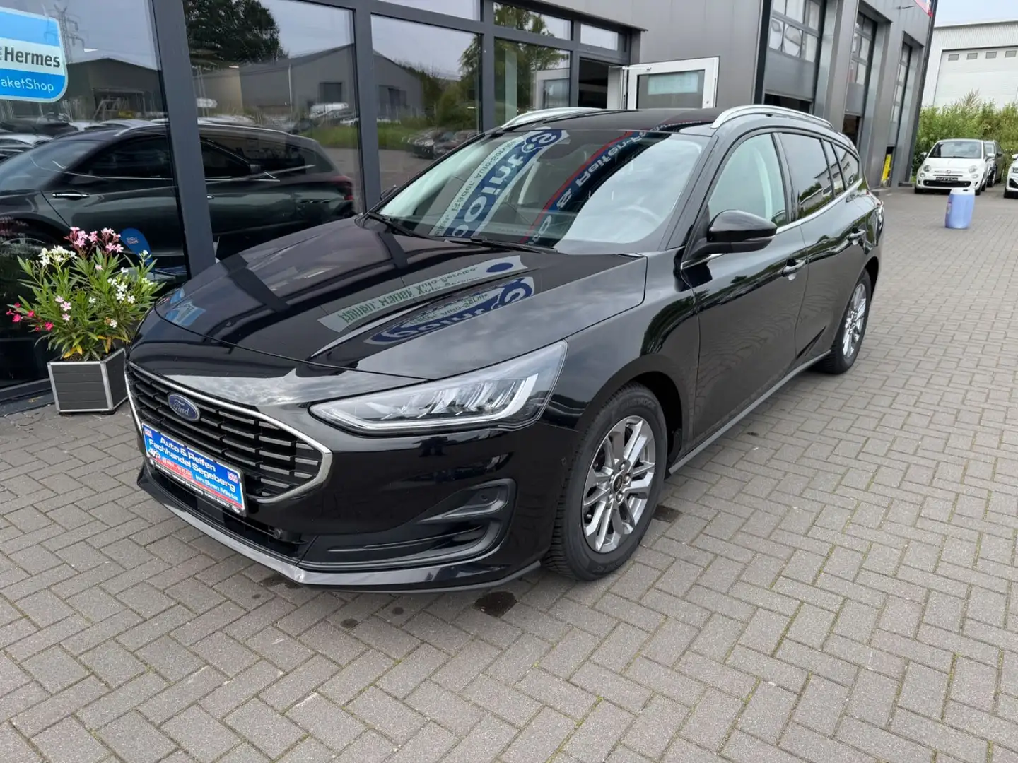 Ford Focus Turnier 1.5TDCI Titanium X AUTOMATIK*LED* Schwarz - 1