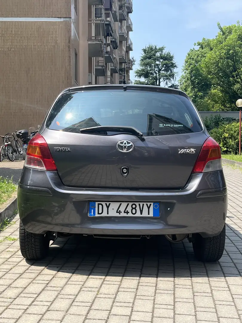 Toyota Yaris Grigio - 1