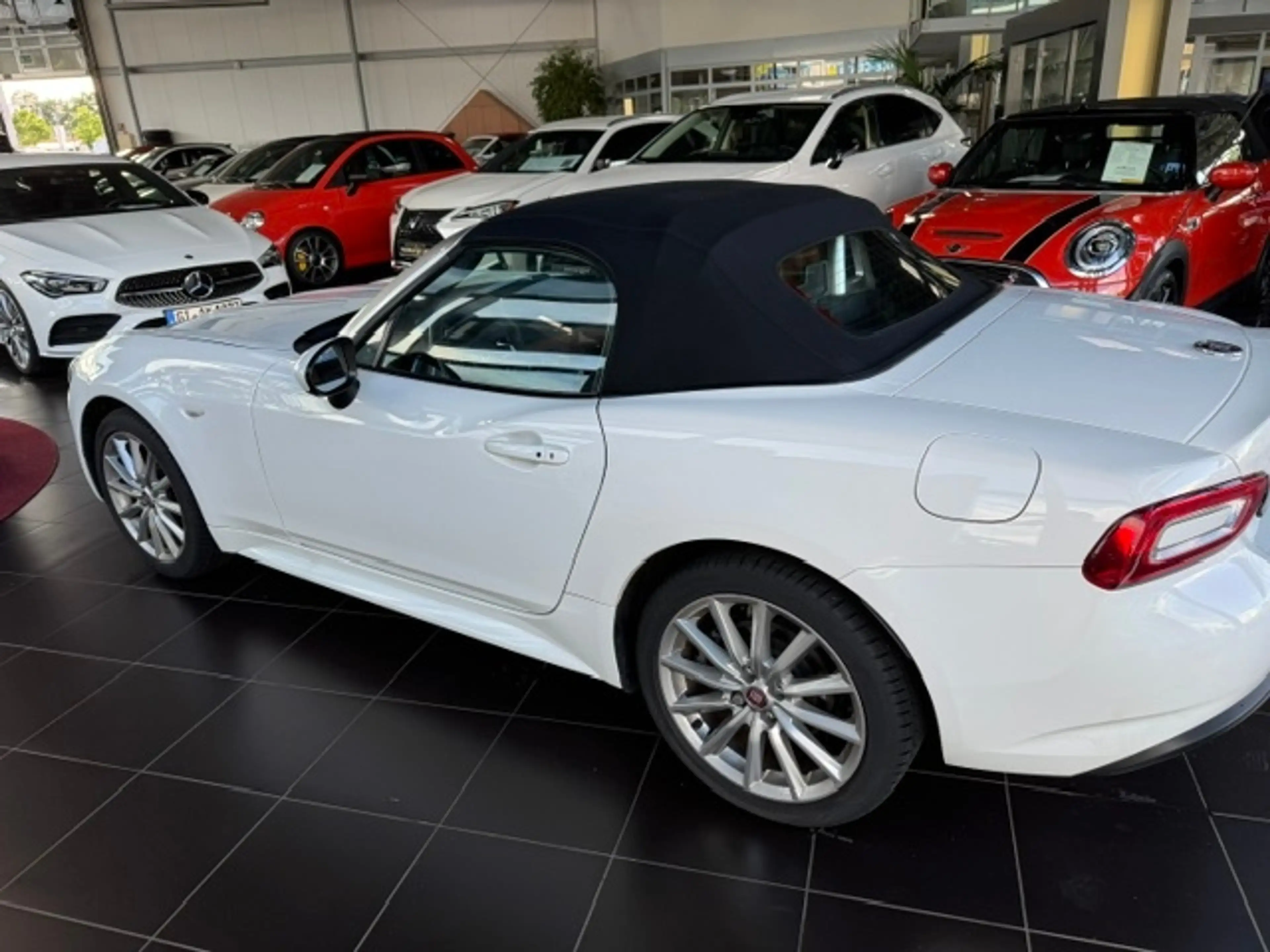 Fiat 124 Spider Lusso KLIMA KEYLESS NAV RFK SHZ ALU — photo 5