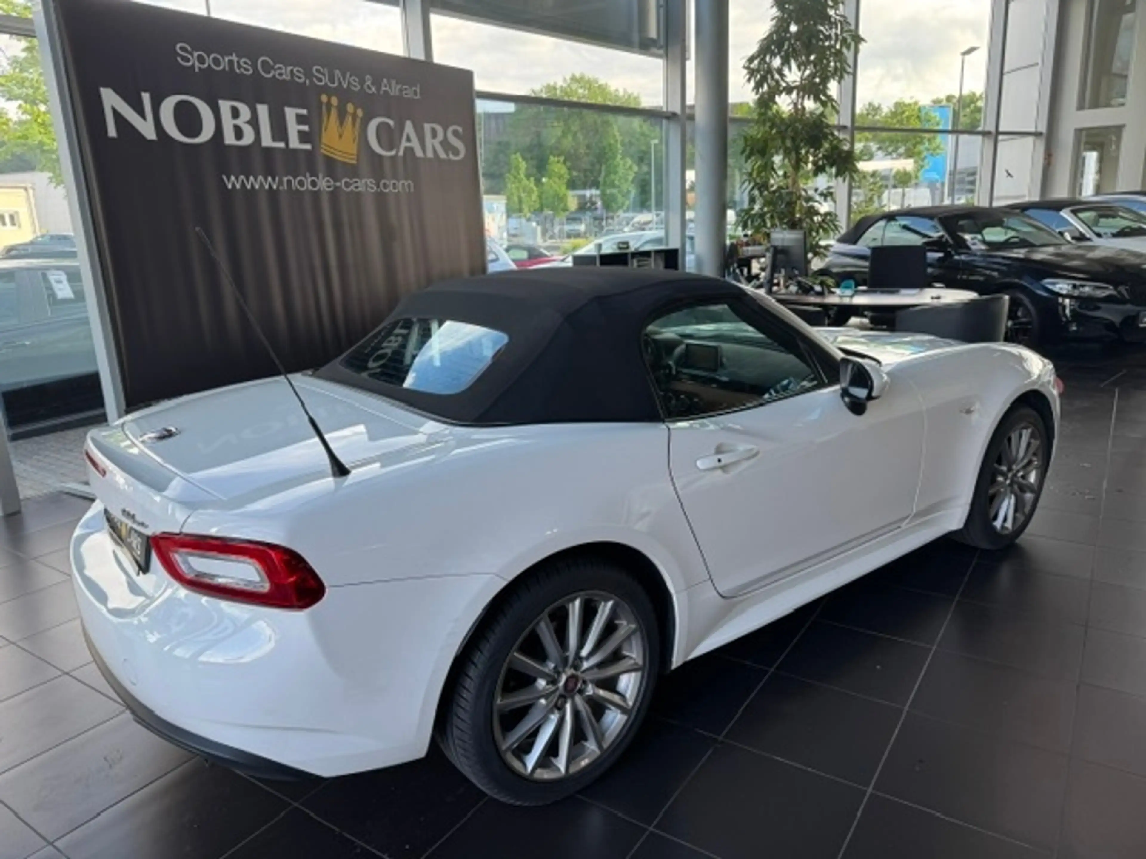 Fiat 124 Spider Lusso KLIMA KEYLESS NAV RFK SHZ ALU — photo 6