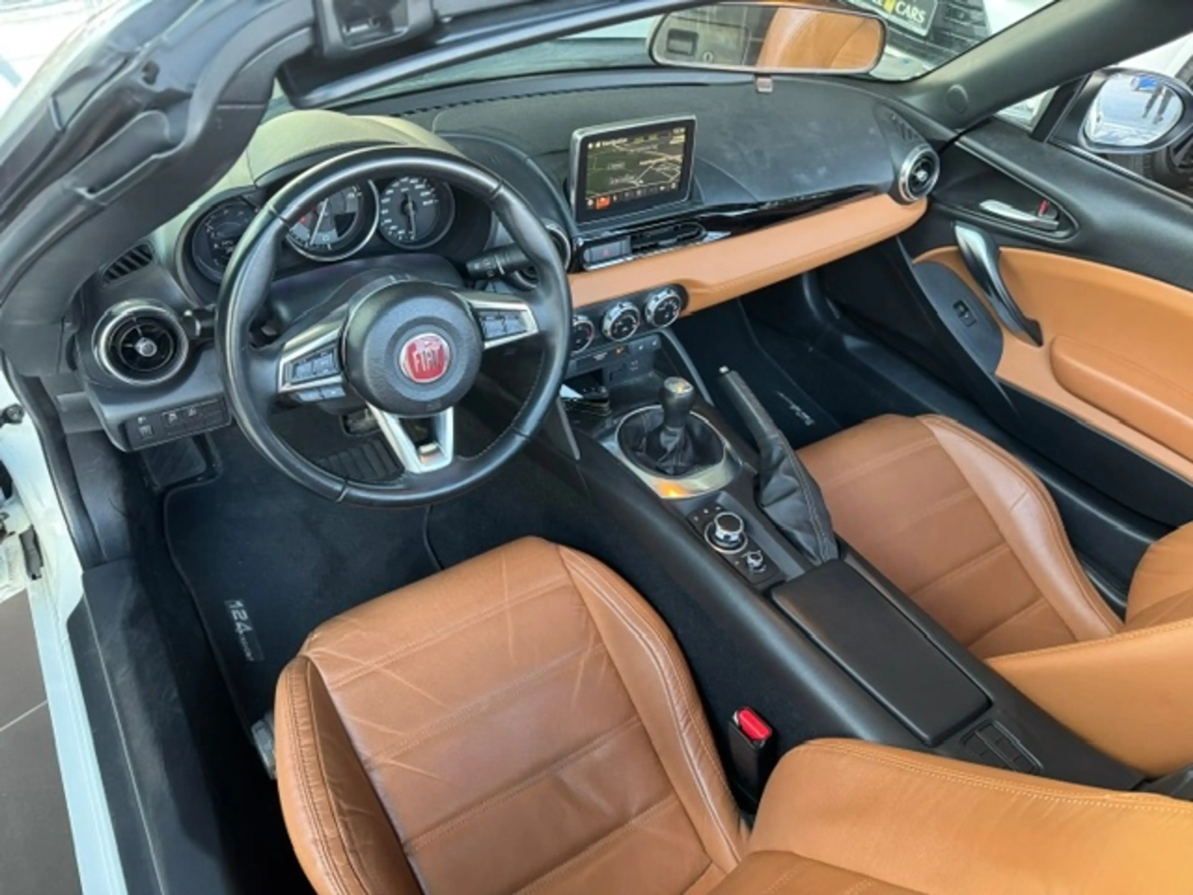 Fiat 124 Spider Lusso KLIMA KEYLESS NAV RFK SHZ ALU — photo 10