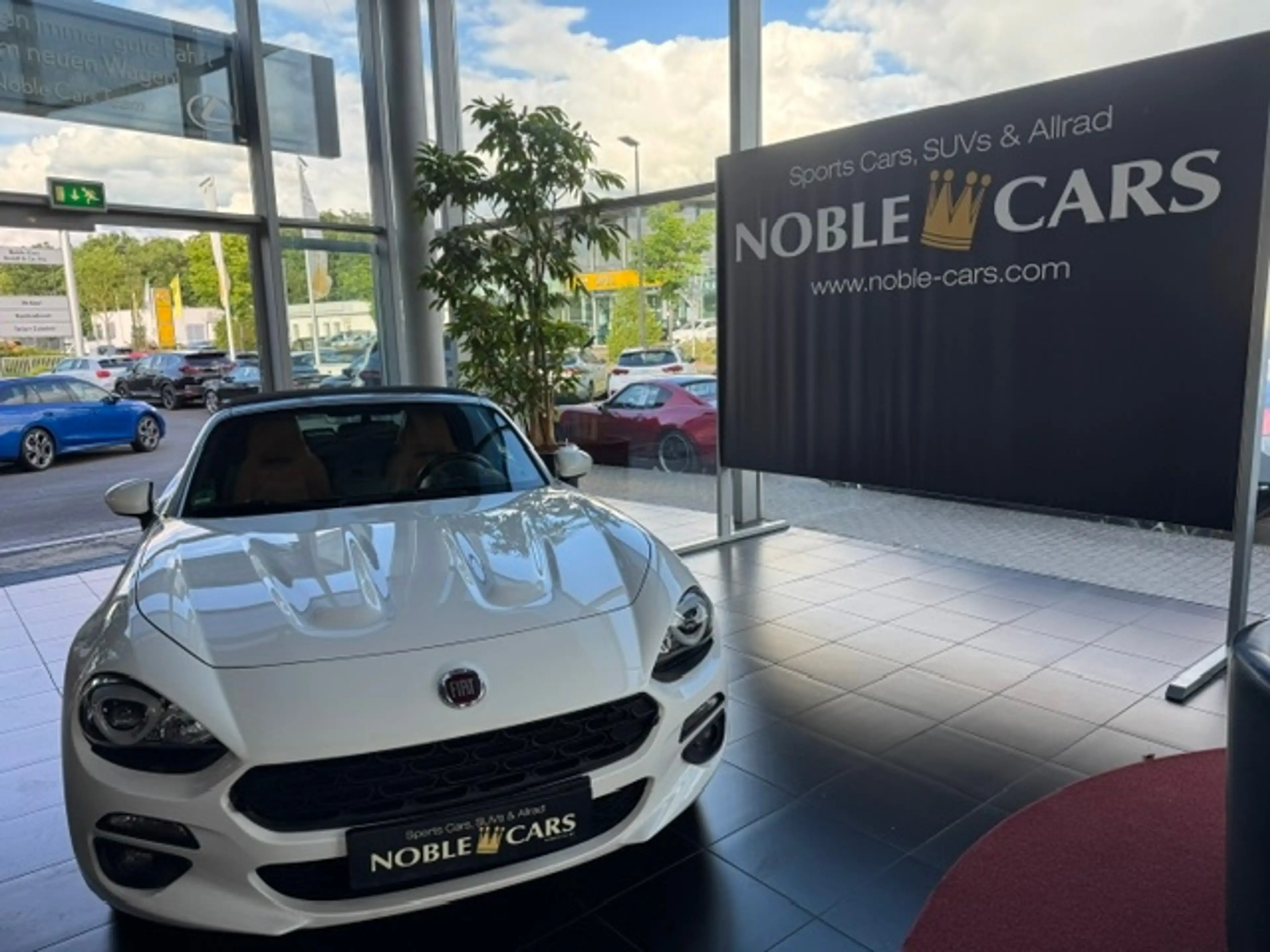 Fiat 124 Spider Lusso KLIMA KEYLESS NAV RFK SHZ ALU — photo 2