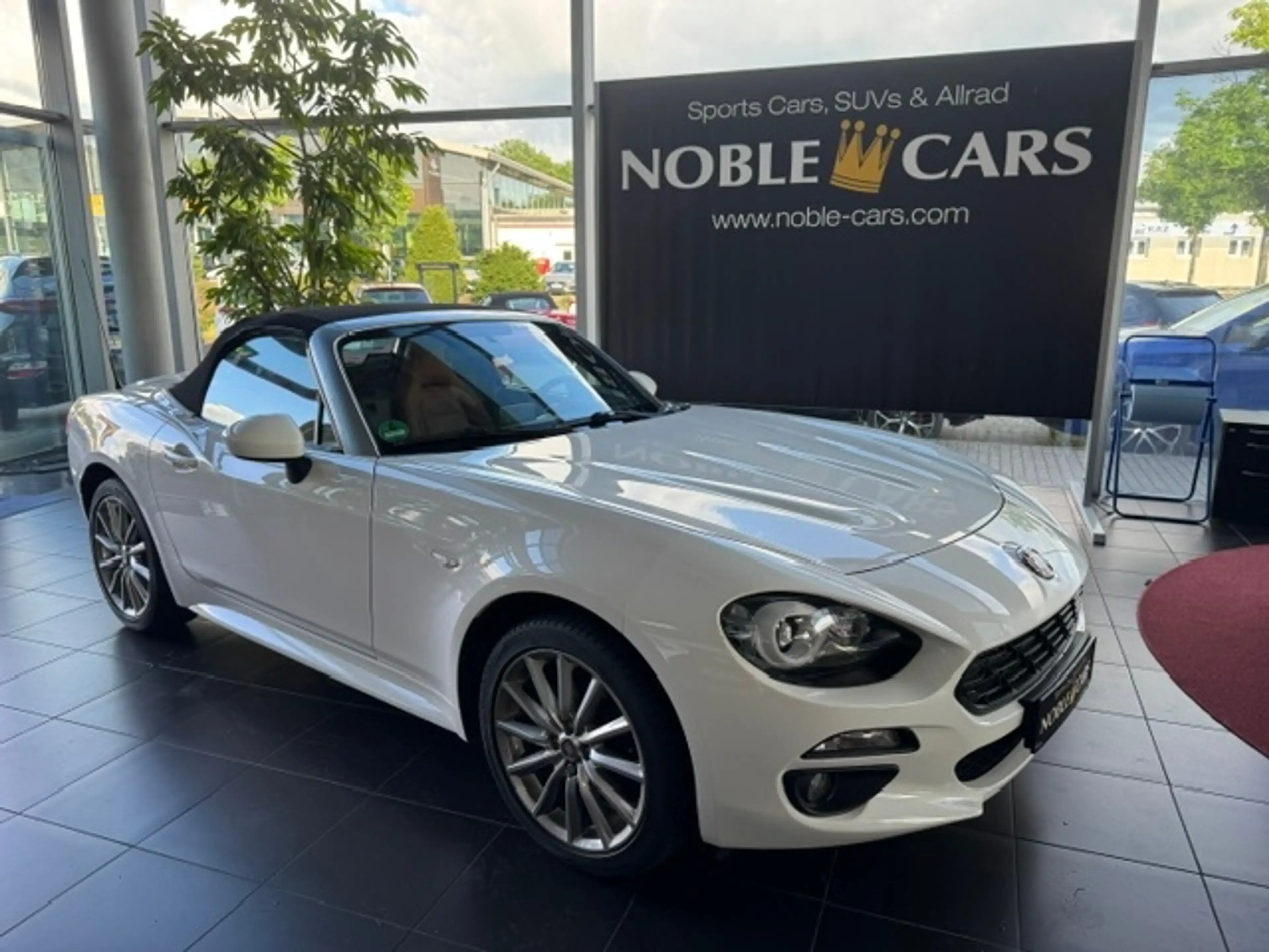 Fiat 124 Spider Lusso KLIMA KEYLESS NAV RFK SHZ ALU