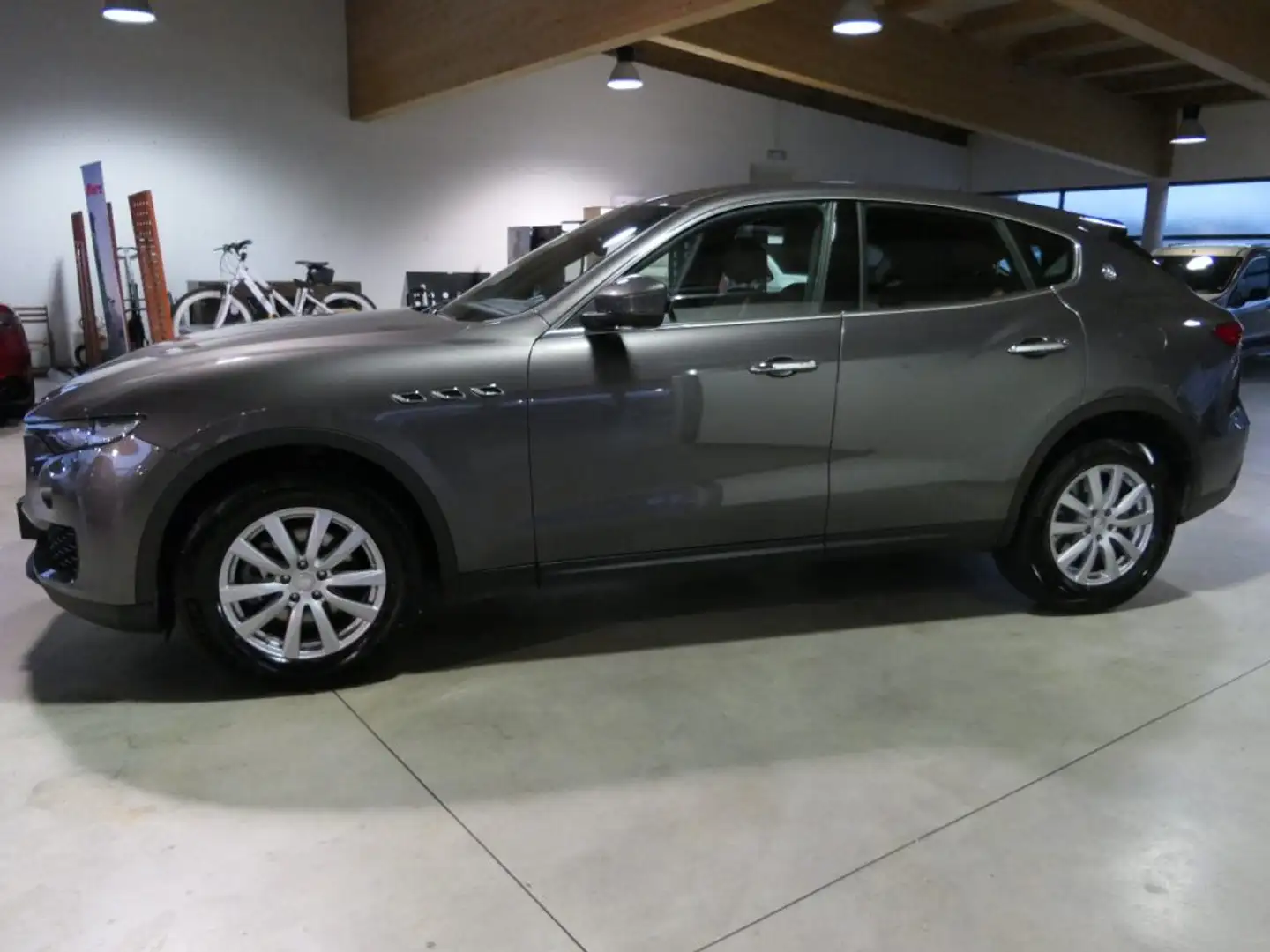 Maserati Levante V6 Diesel AWD Grijs - 2