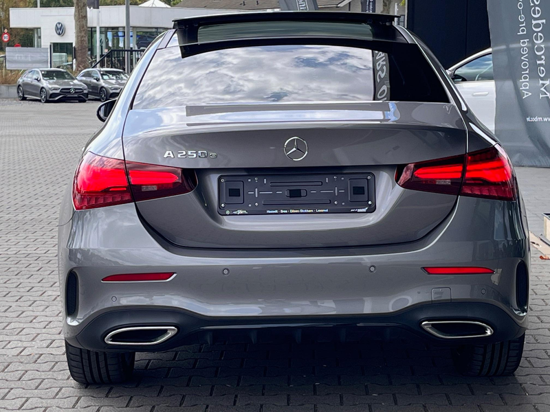 Mercedes-Benz A 250 Limousine A e AMG Line — photo 4