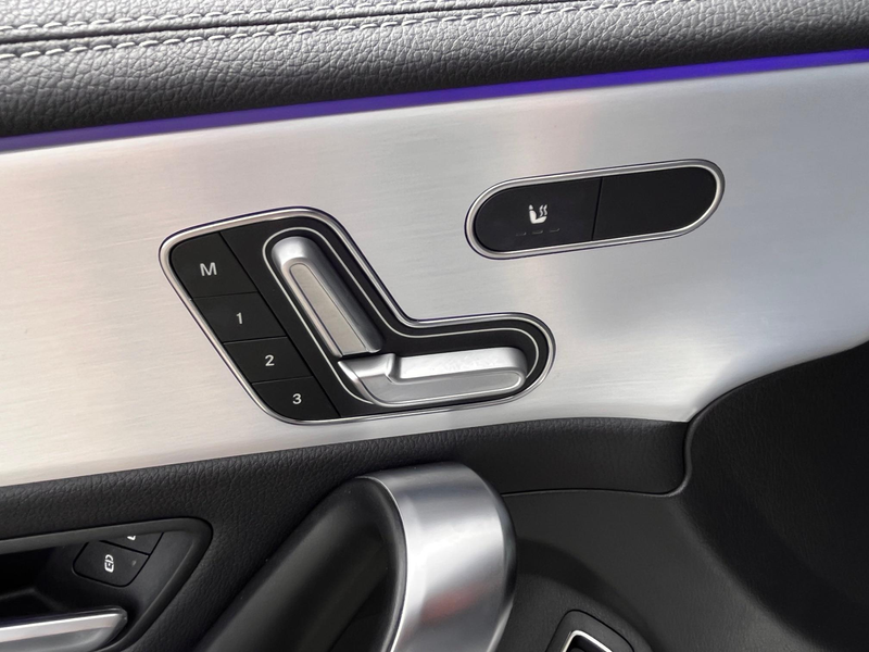 Mercedes-Benz A 250 Limousine A e AMG Line — photo 12