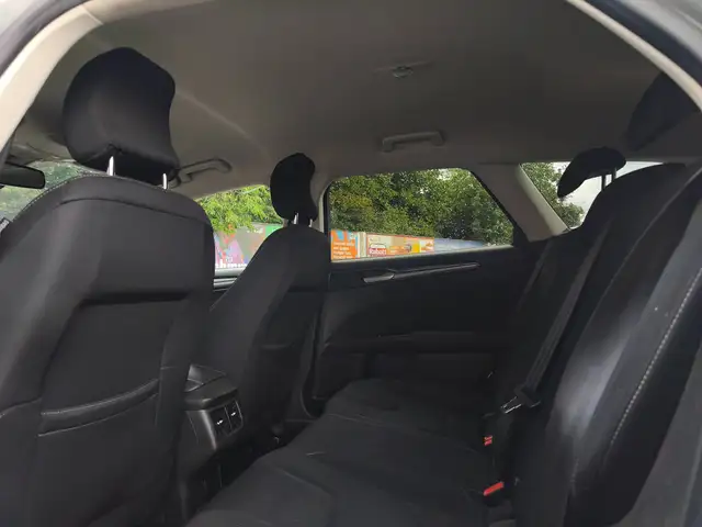 Ford Mondeo view 10