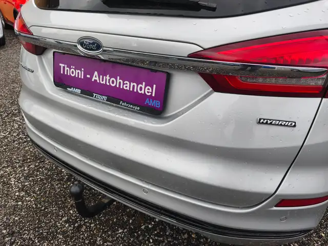 Ford Mondeo view 4