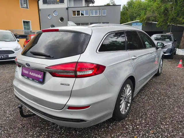 Ford Mondeo view 3