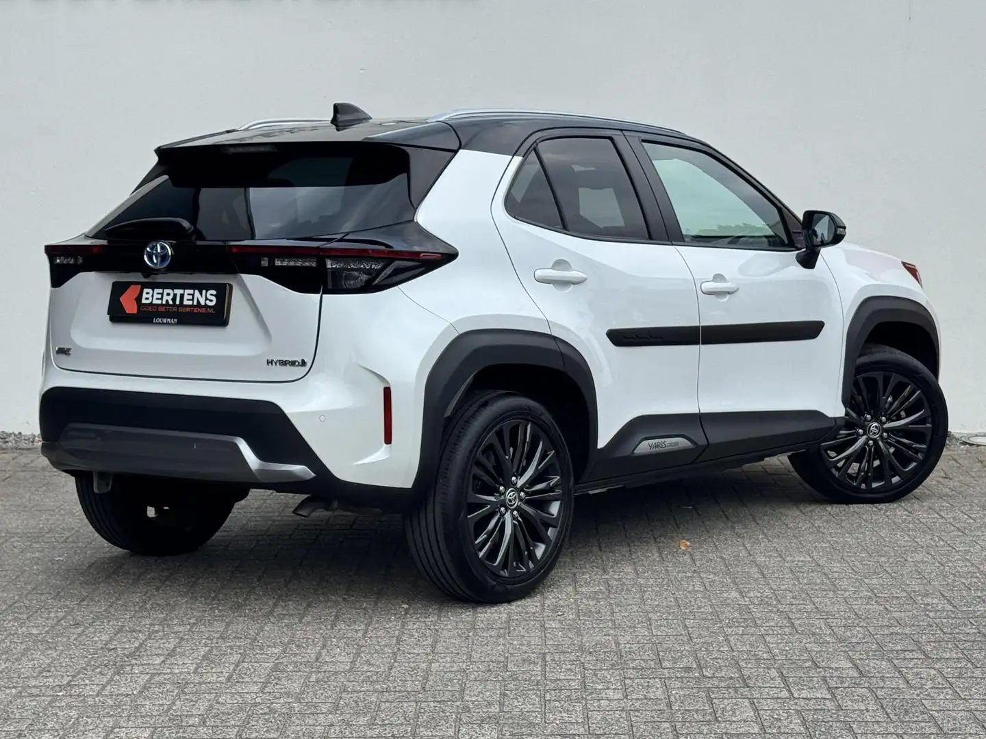 Toyota Yaris Cross 1.5 Hybrid Adventure | Panoramadak | El. achterkle Wit - 2