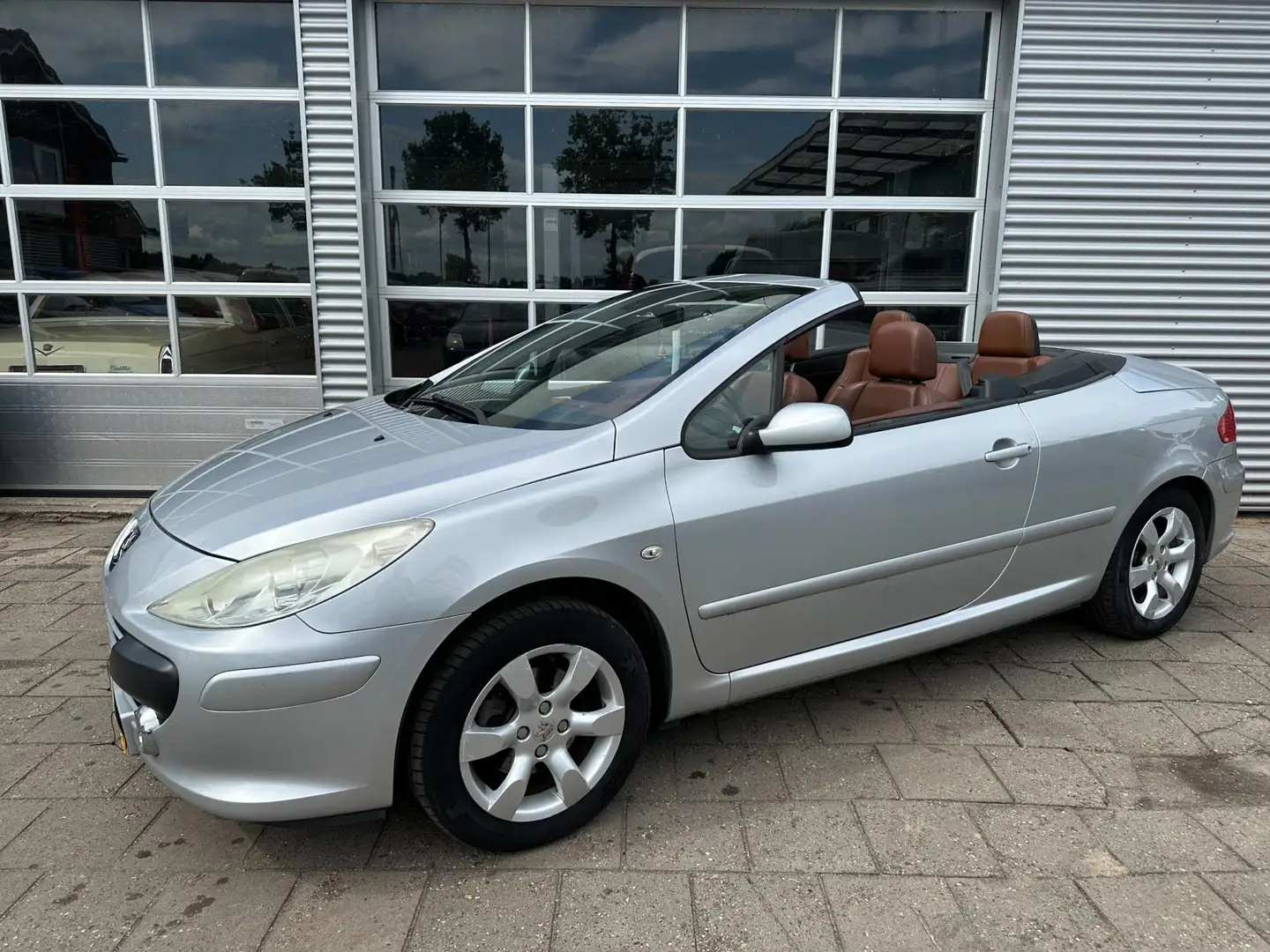 Peugeot 307 CC 2.0-16V - Cabrio - Automaat - Airco - Parkeerse Gris - 1