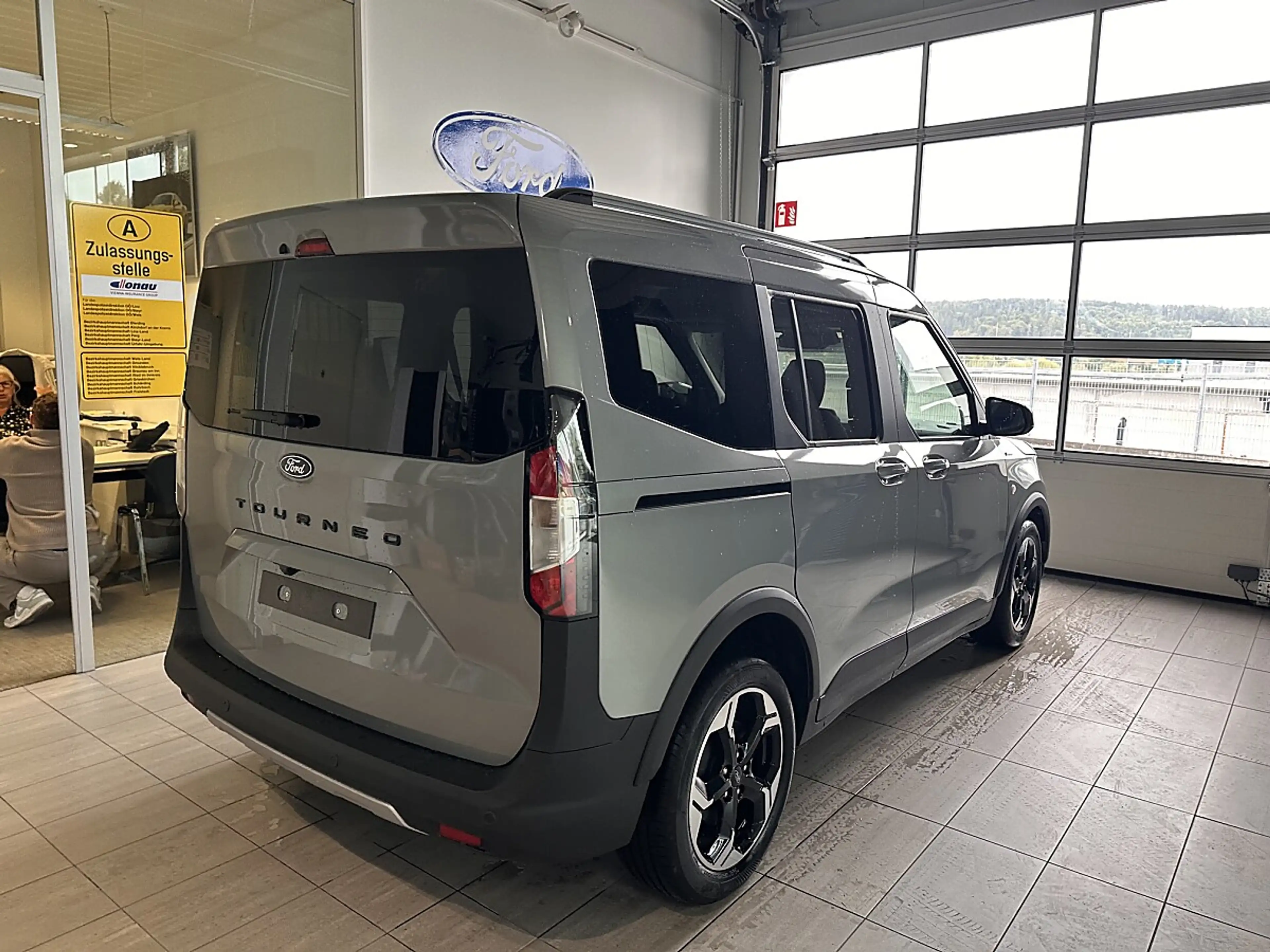Ford Tourneo Courier 1,0 EcoBoost Active — photo 2