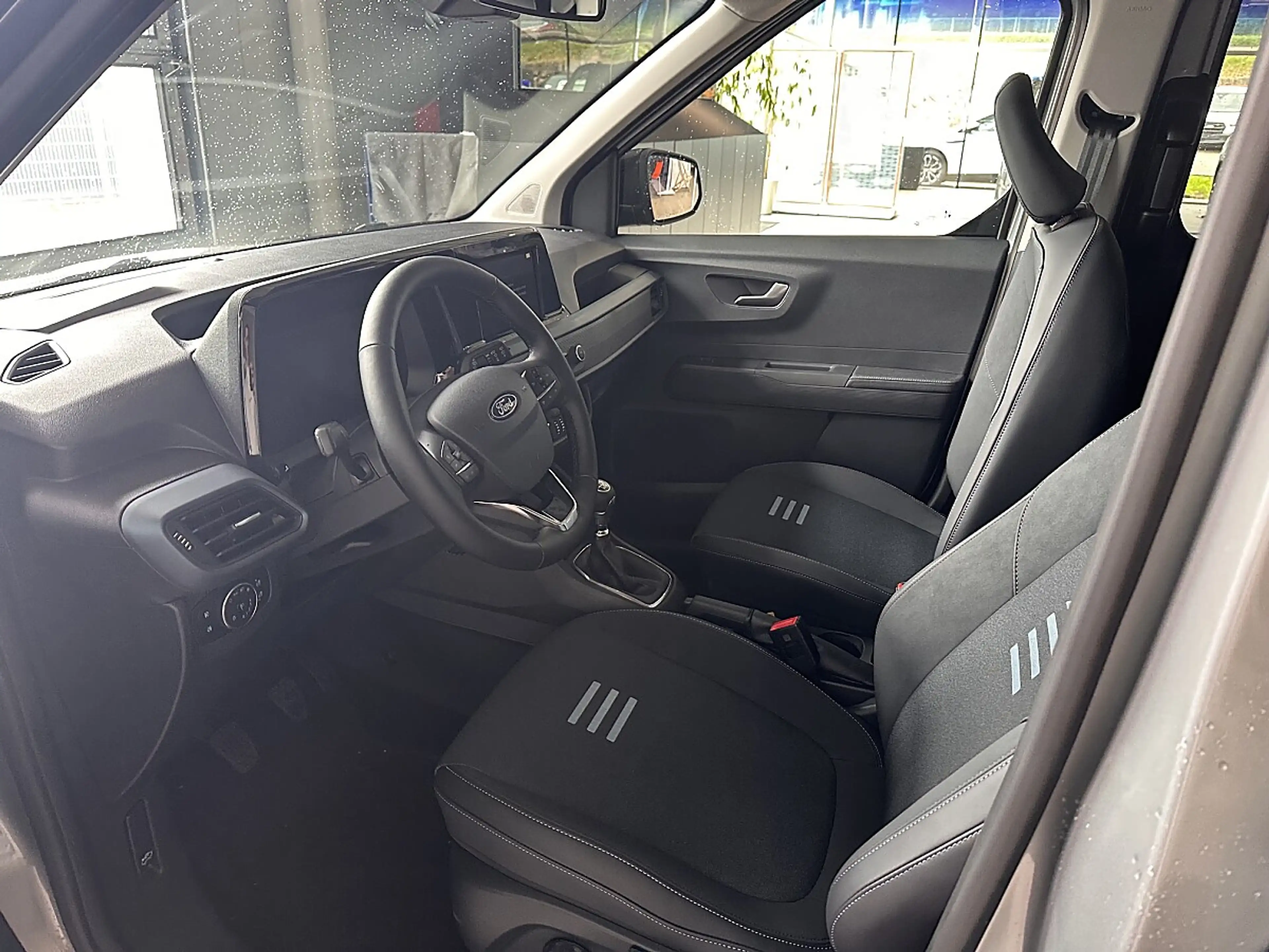 Ford Tourneo Courier 1,0 EcoBoost Active — photo 4